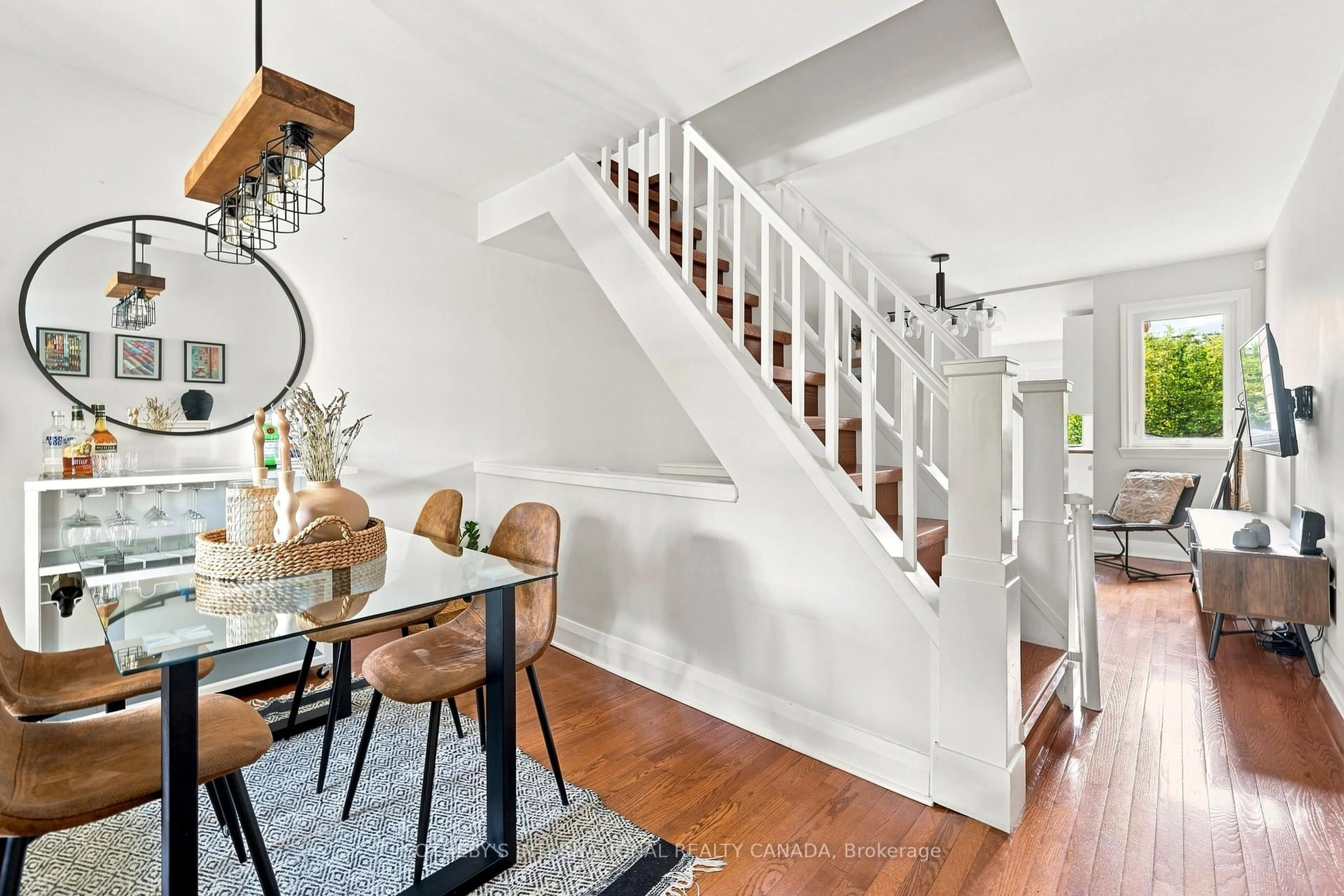 Unknown for 213 Oakcrest Ave, Toronto Ontario M4C 1B8