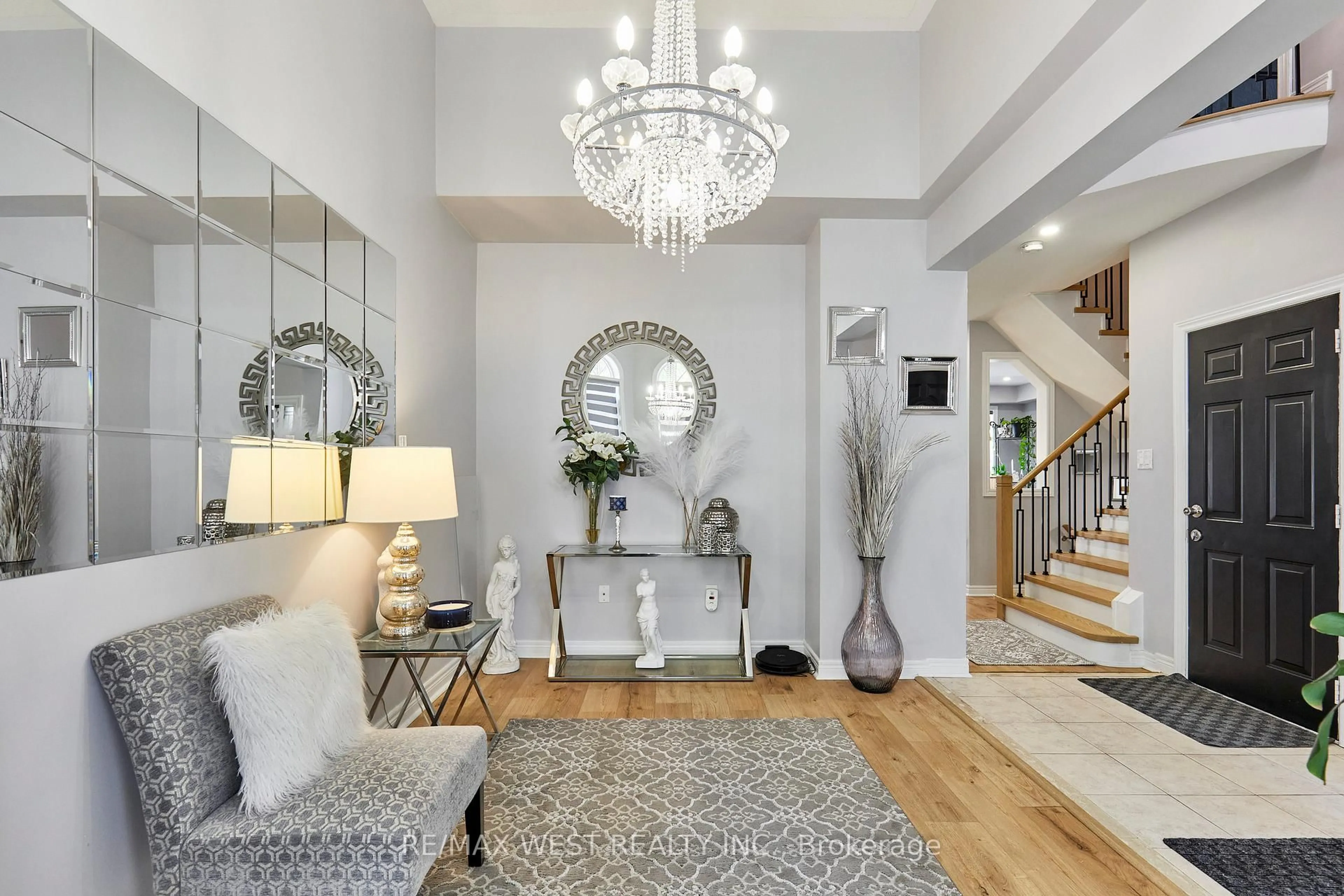 Indoor entryway for 67 Kenilworth Cres, Whitby Ontario L1M 2M7