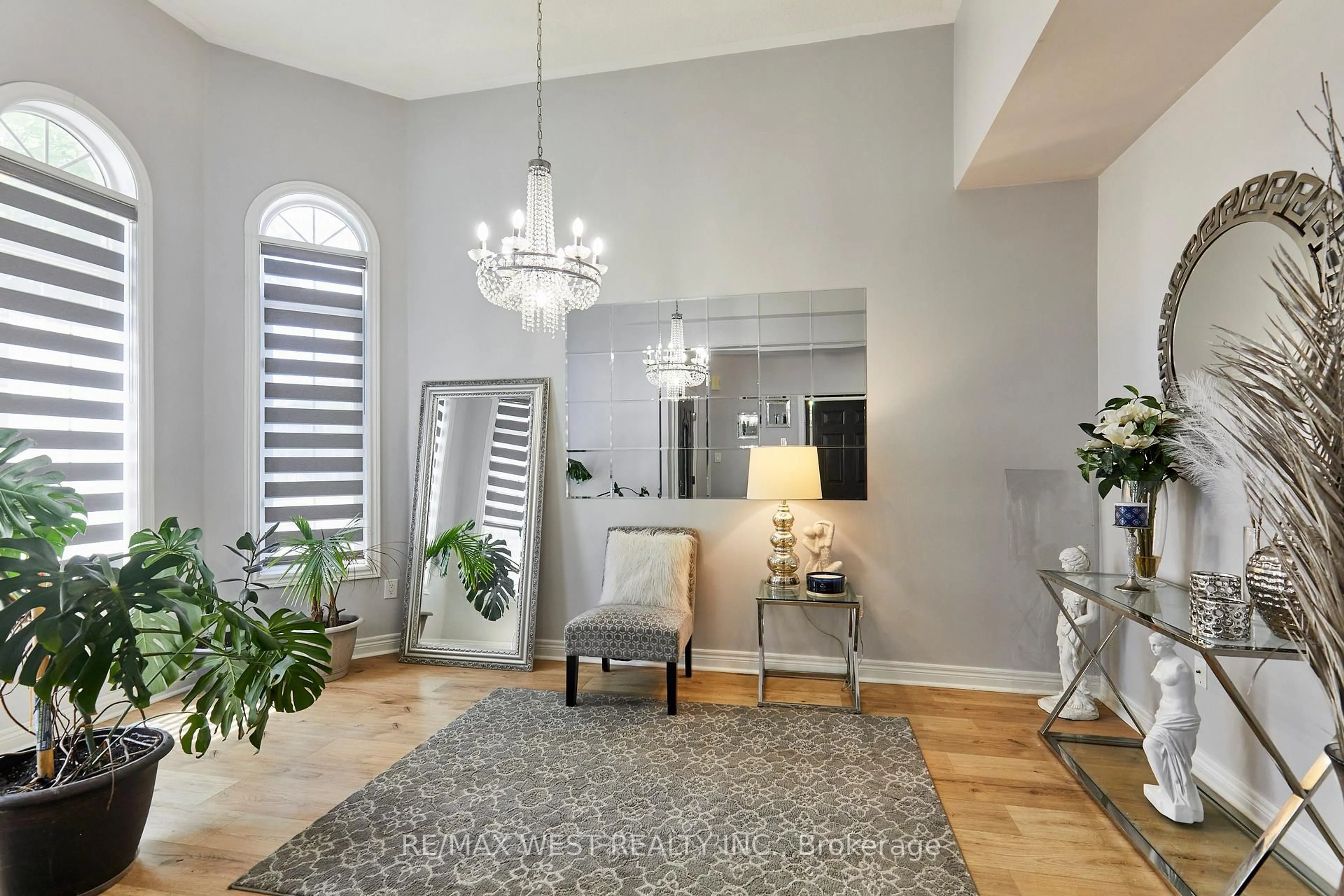Indoor entryway for 67 Kenilworth Cres, Whitby Ontario L1M 2M7