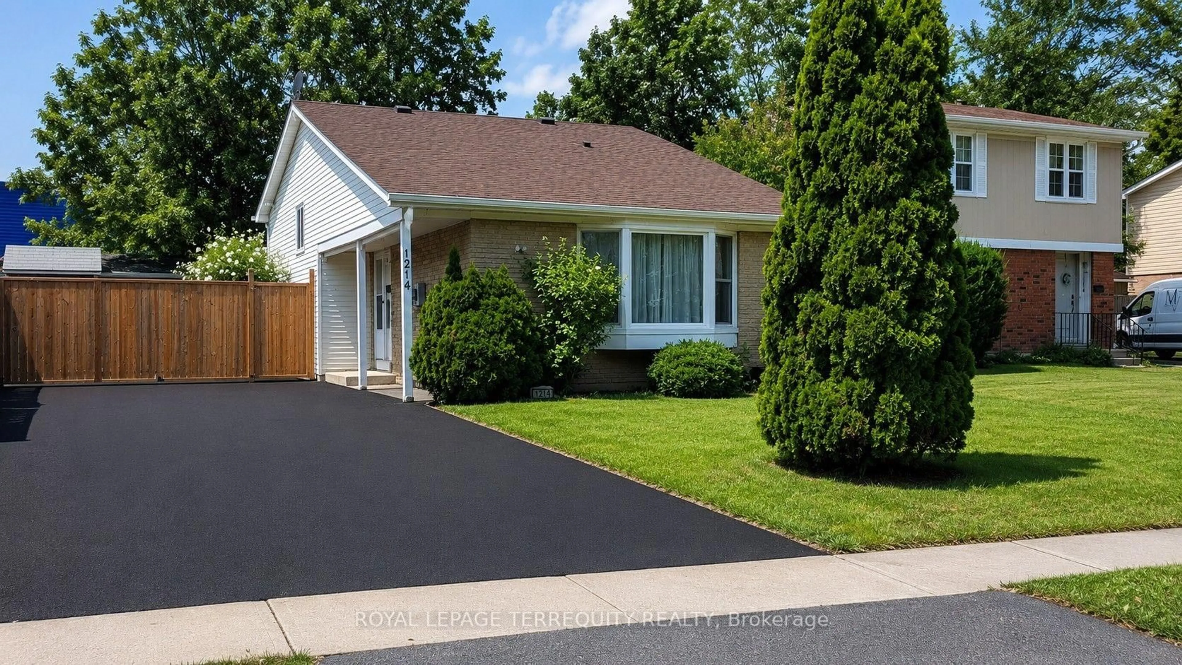 Home with vinyl exterior material, street for 1214 Trowbridge Dr, Oshawa Ontario L1G 7H2
