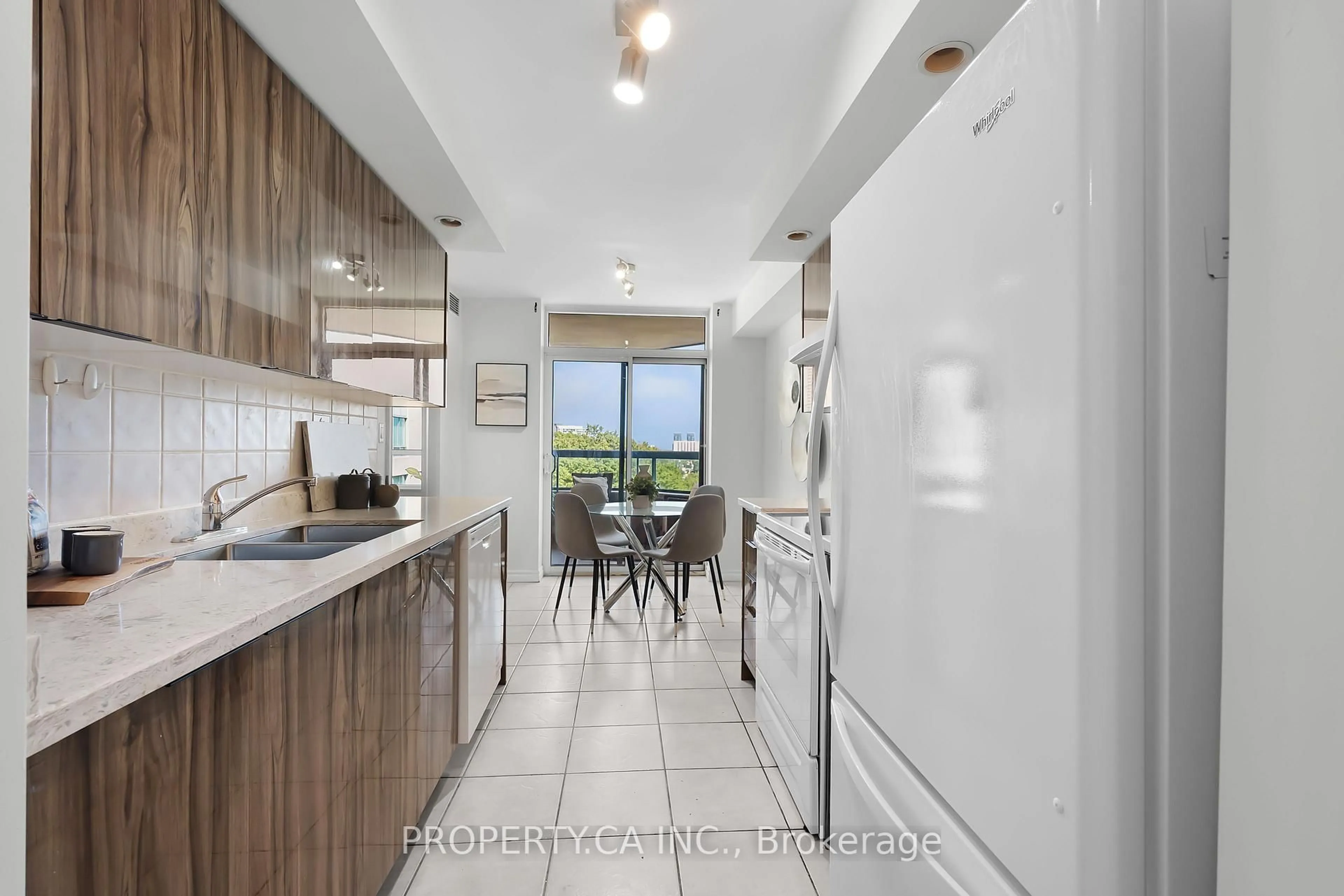 Standard kitchen, ceramic/tile floor for 123 Omni Dr #962, Toronto Ontario M1P 5A8