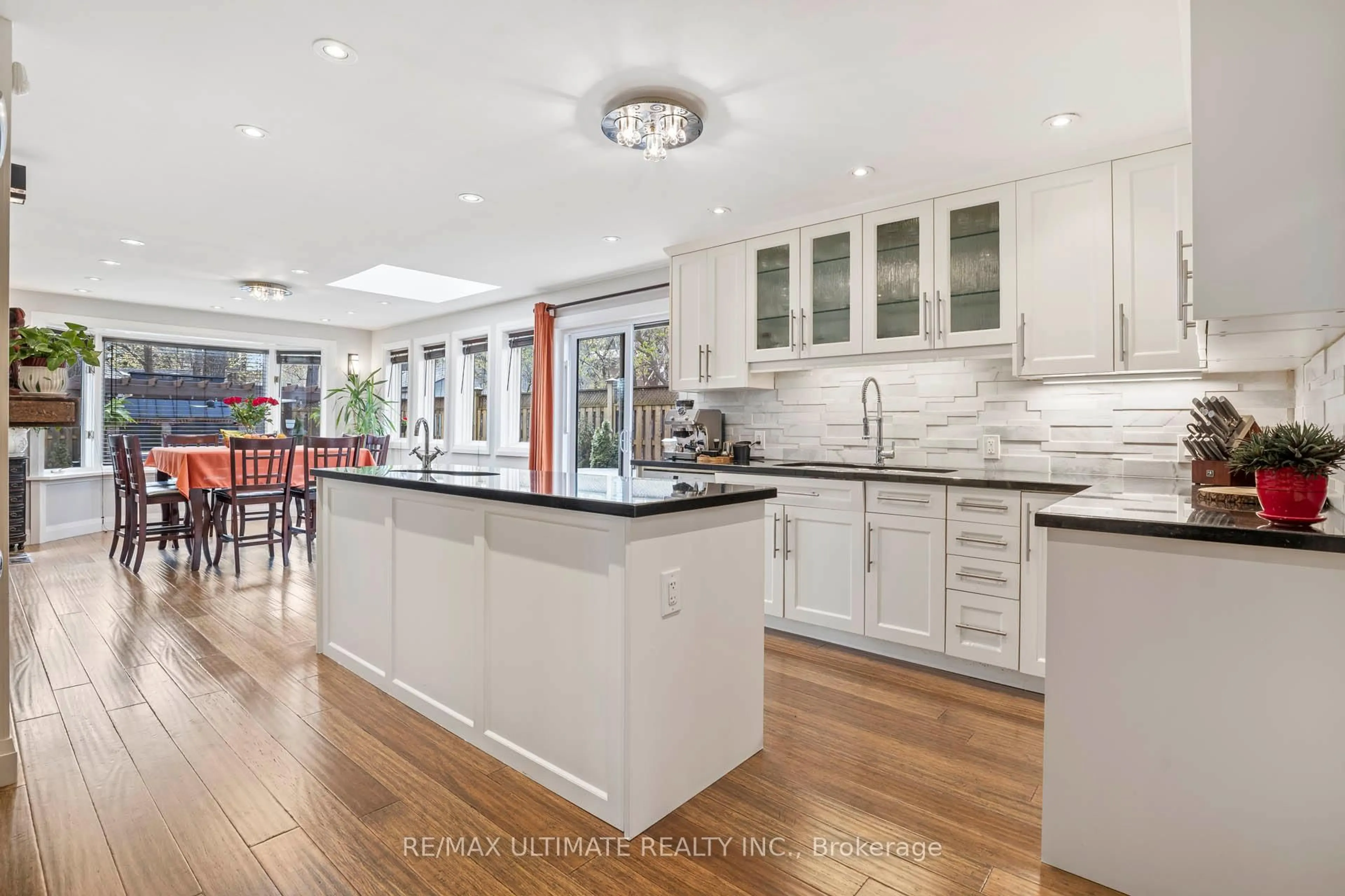 Open concept kitchen, ceramic/tile floor for 21 Brinloor Blvd, Toronto Ontario M1M 1L3
