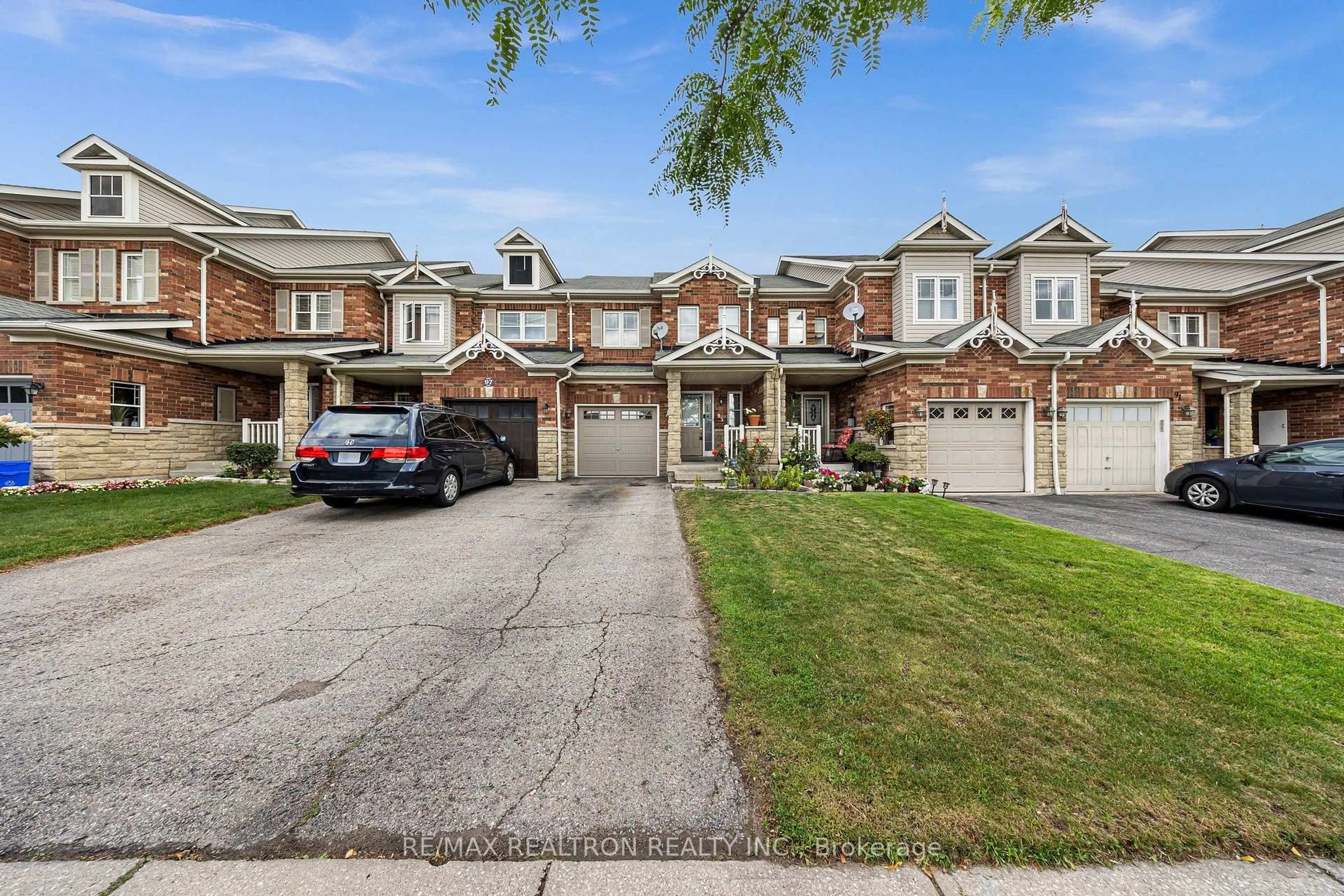 Unknown for 95 Beer Cres, Ajax Ontario L1S 0B9