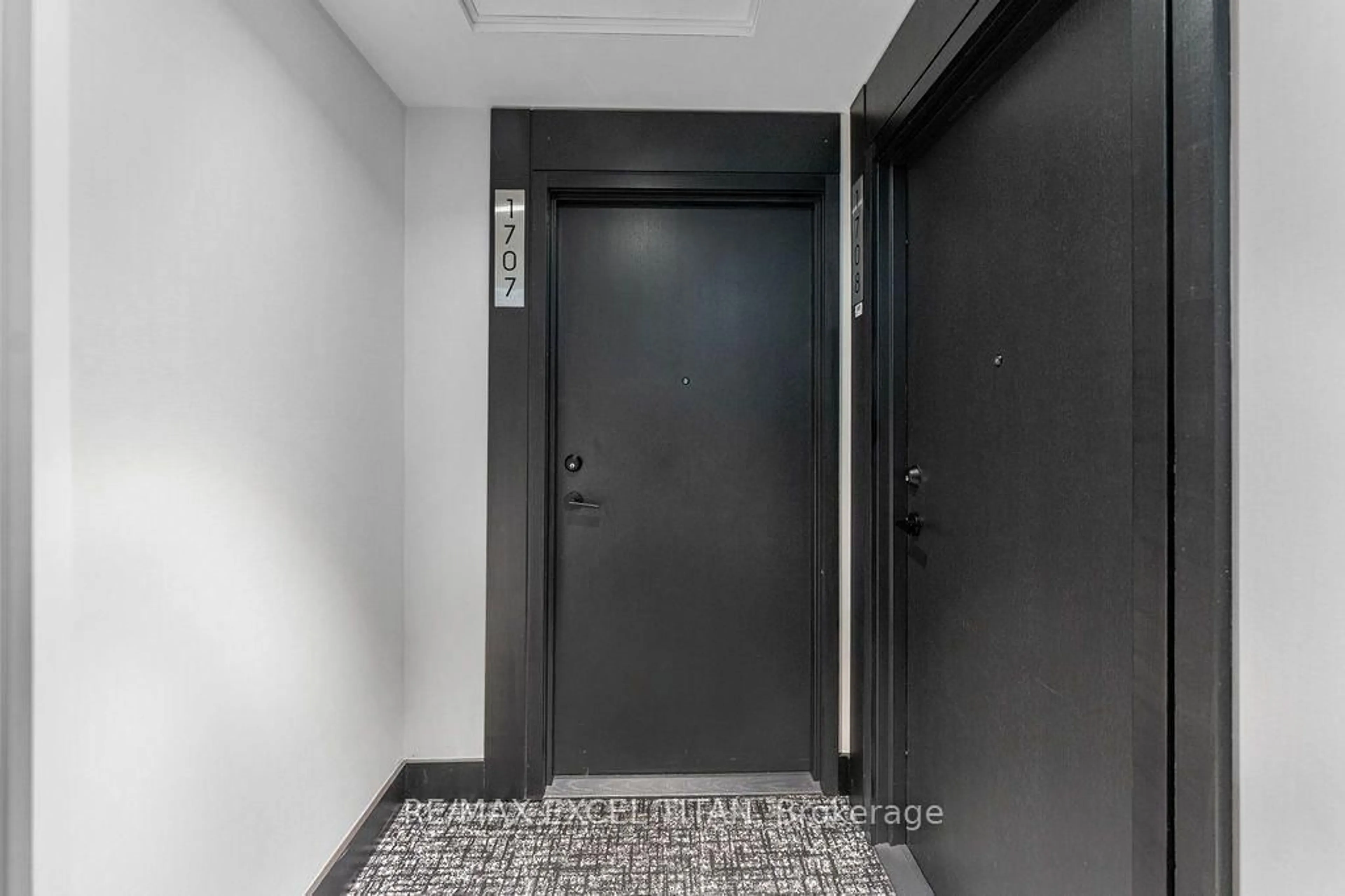 Indoor foyer for 1480 Bayly St #1707, Pickering Ontario L1W 0C2