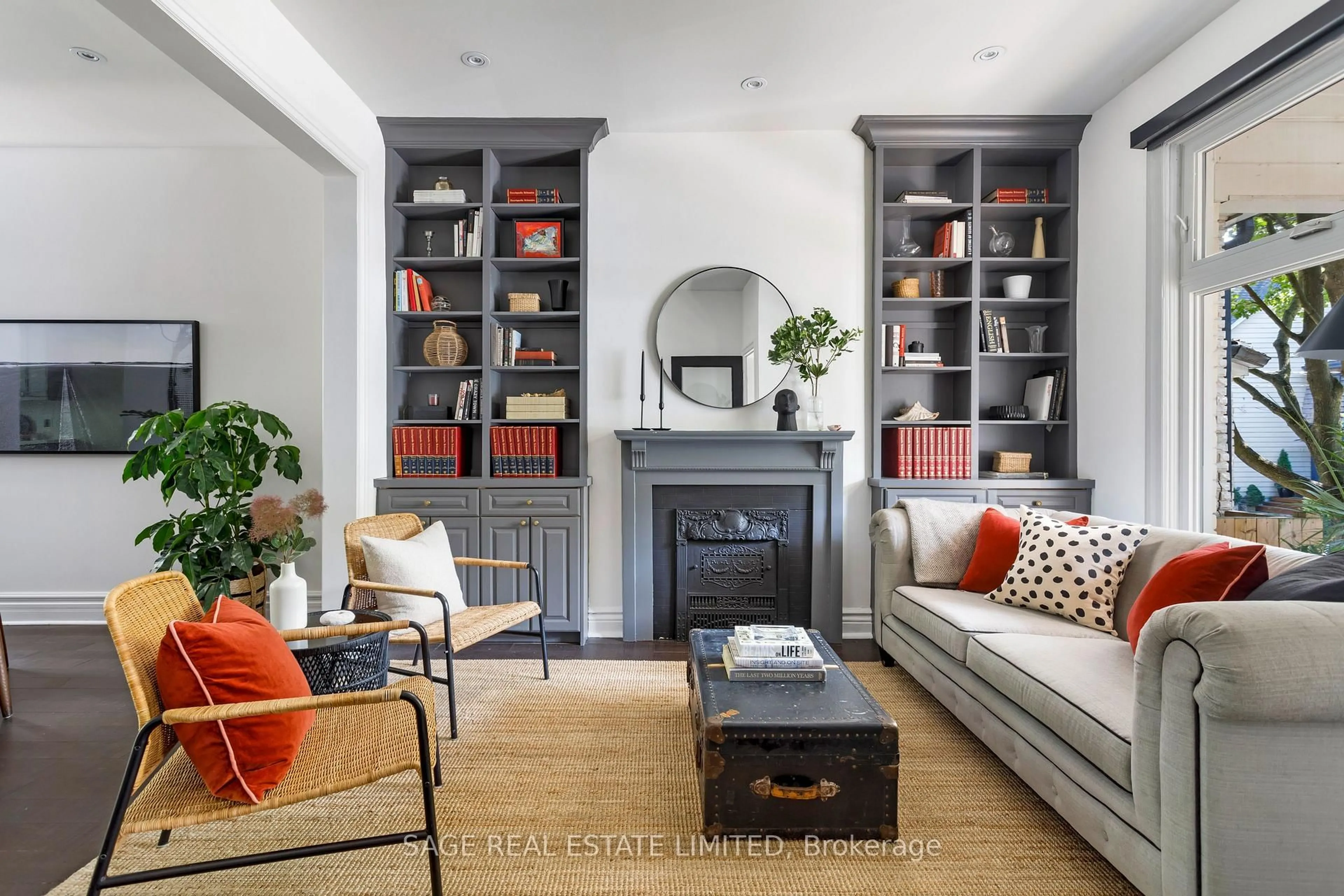 Living room with furniture, unknown for 195 Boulton Ave, Toronto Ontario M4M 2J8