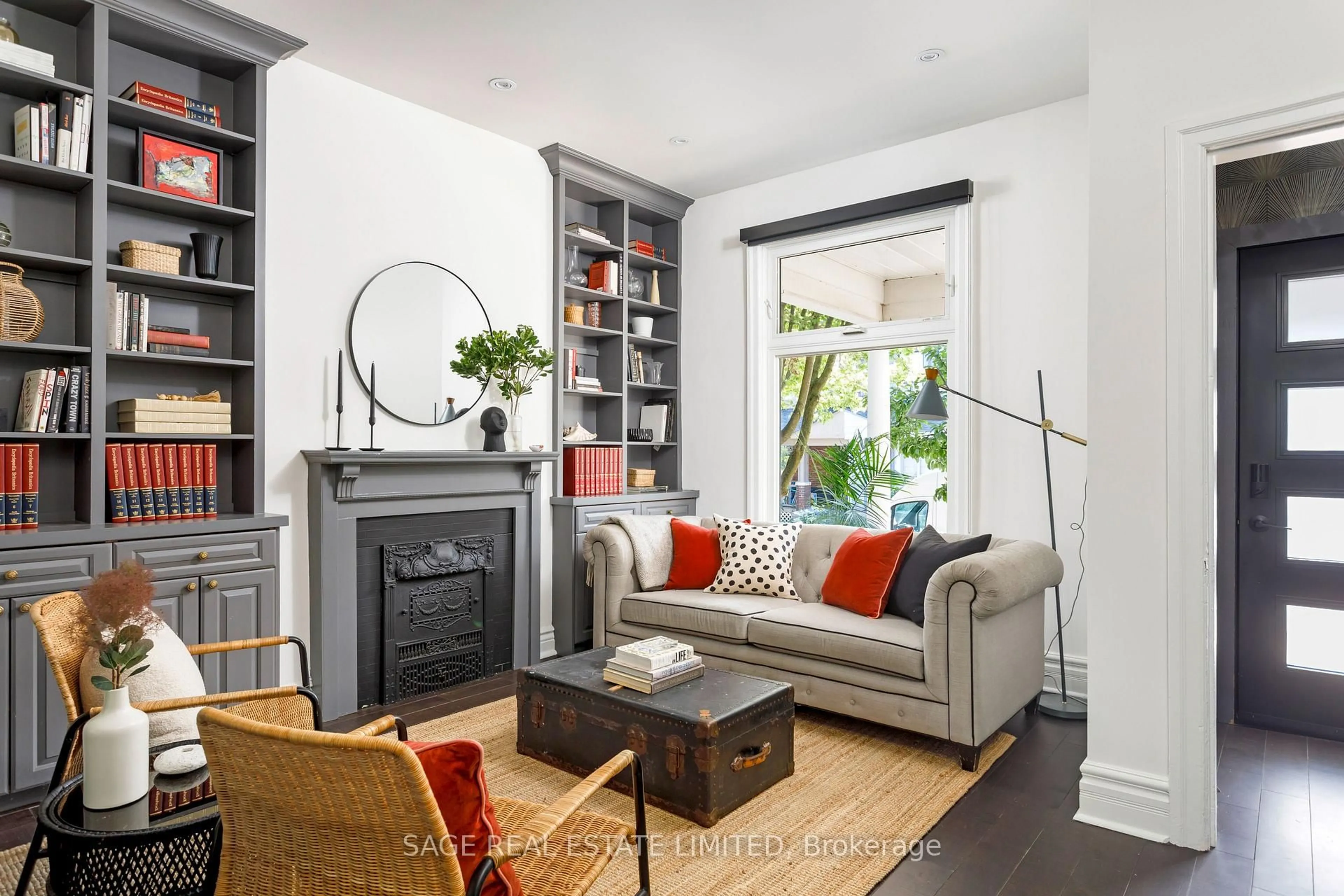 Living room with furniture, unknown for 195 Boulton Ave, Toronto Ontario M4M 2J8