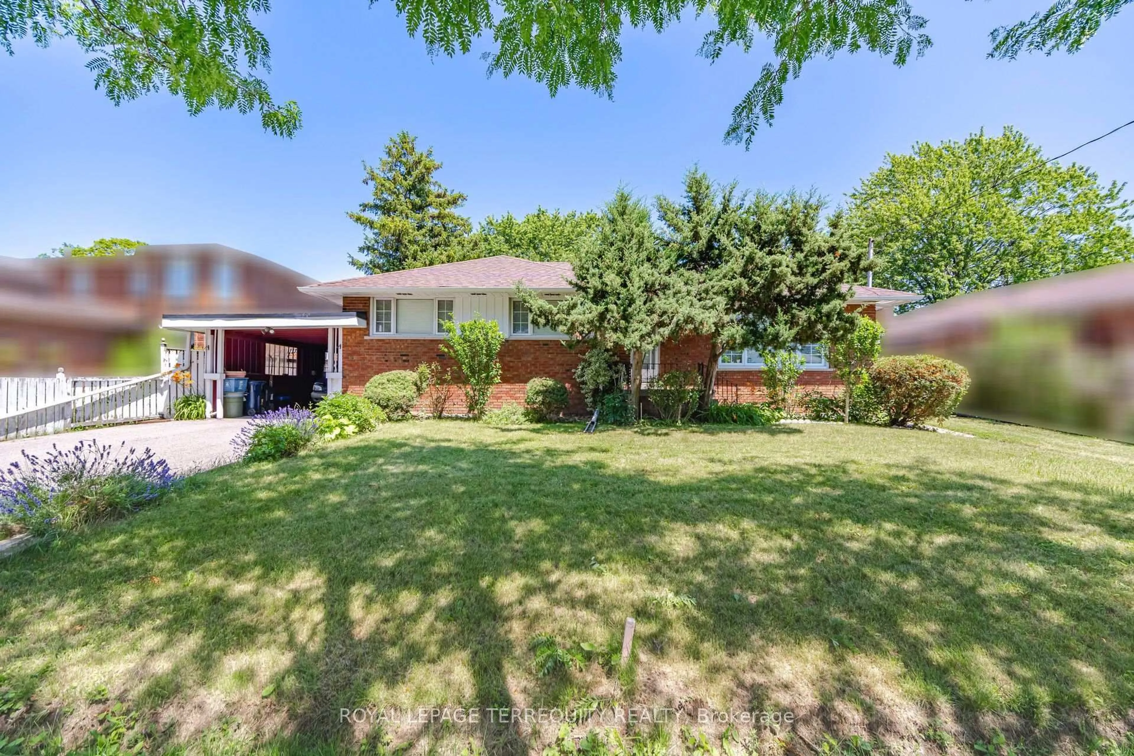 A pic from outside/outdoor area/front of a property/back of a property/a pic from drone, street for 879 Scarborough Golf Club Rd, Toronto Ontario M1G 1J6