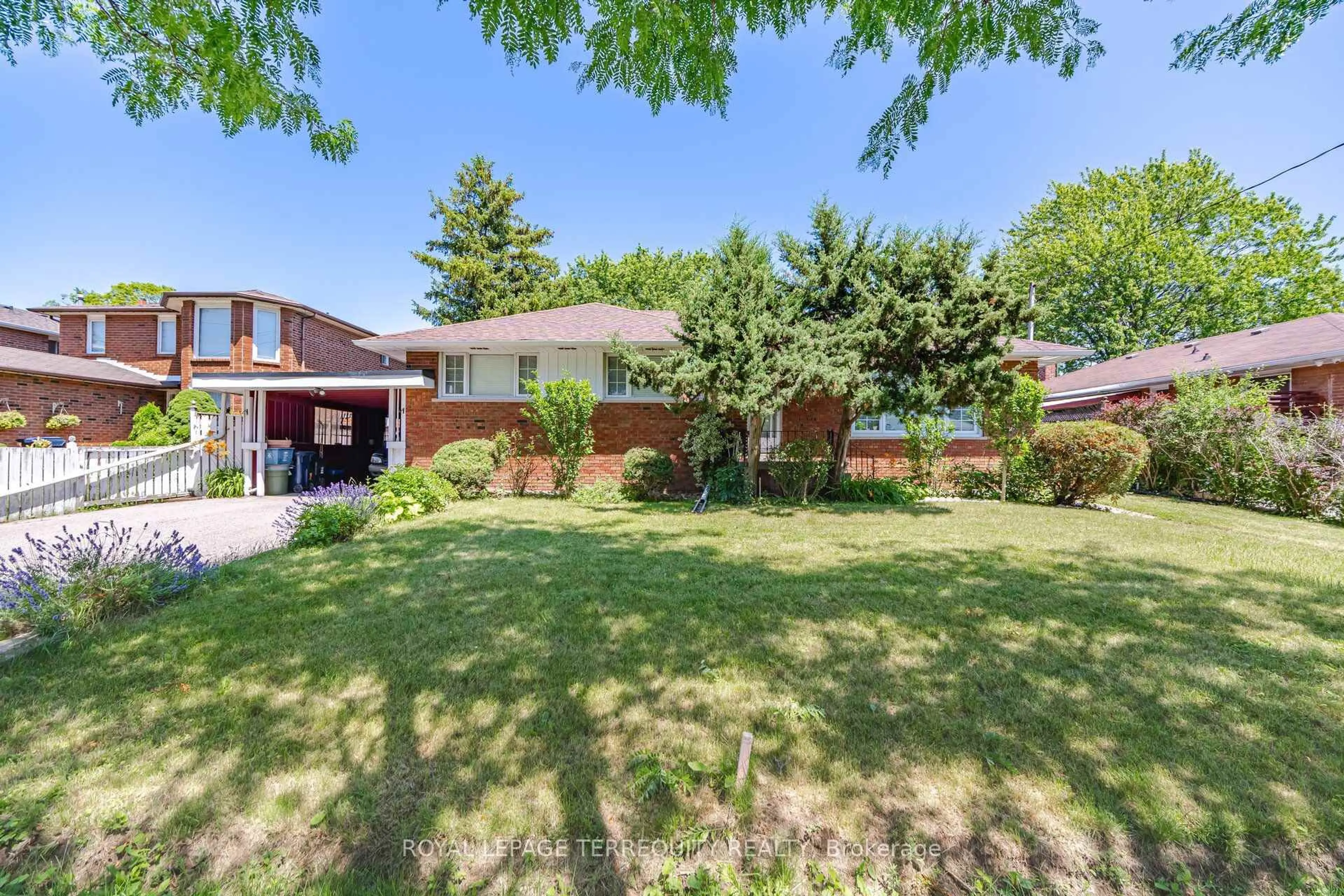A pic from outside/outdoor area/front of a property/back of a property/a pic from drone, street for 879 Scarborough Golf Club Rd, Toronto Ontario M1G 1J6