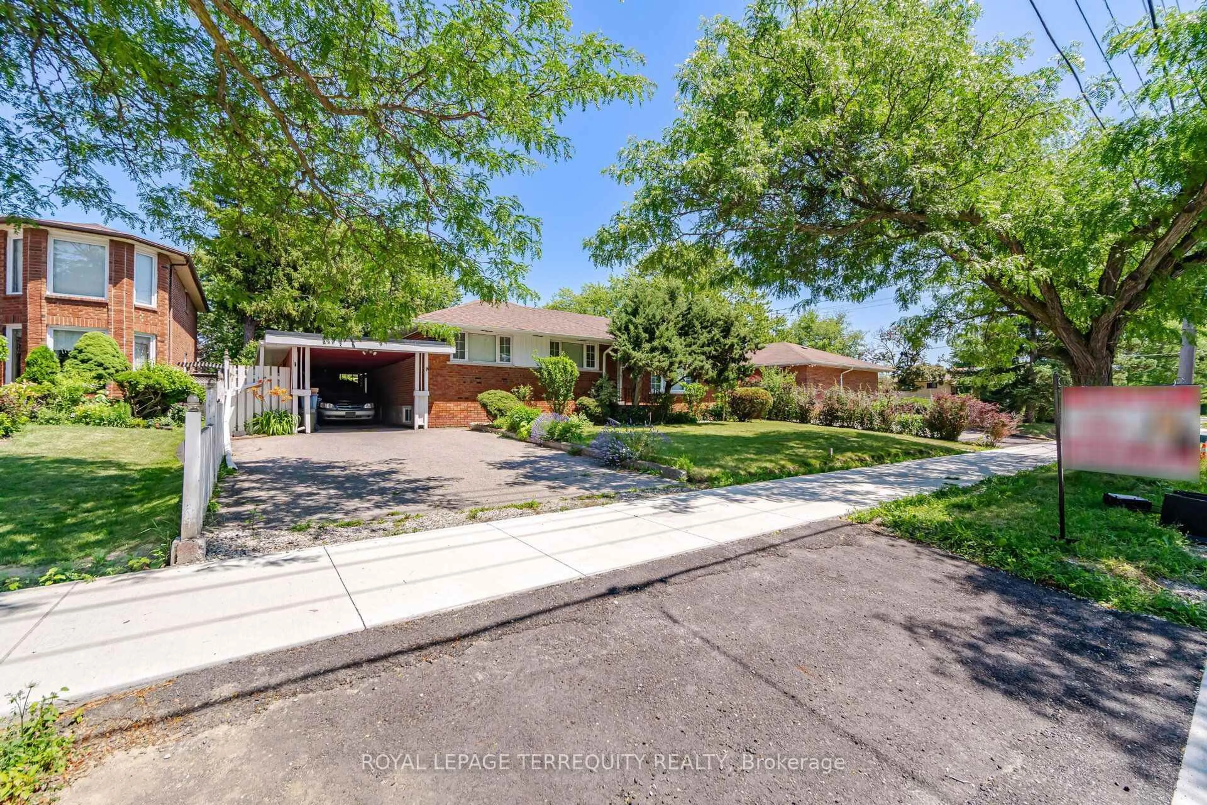 A pic from outside/outdoor area/front of a property/back of a property/a pic from drone, street for 879 Scarborough Golf Club Rd, Toronto Ontario M1G 1J6