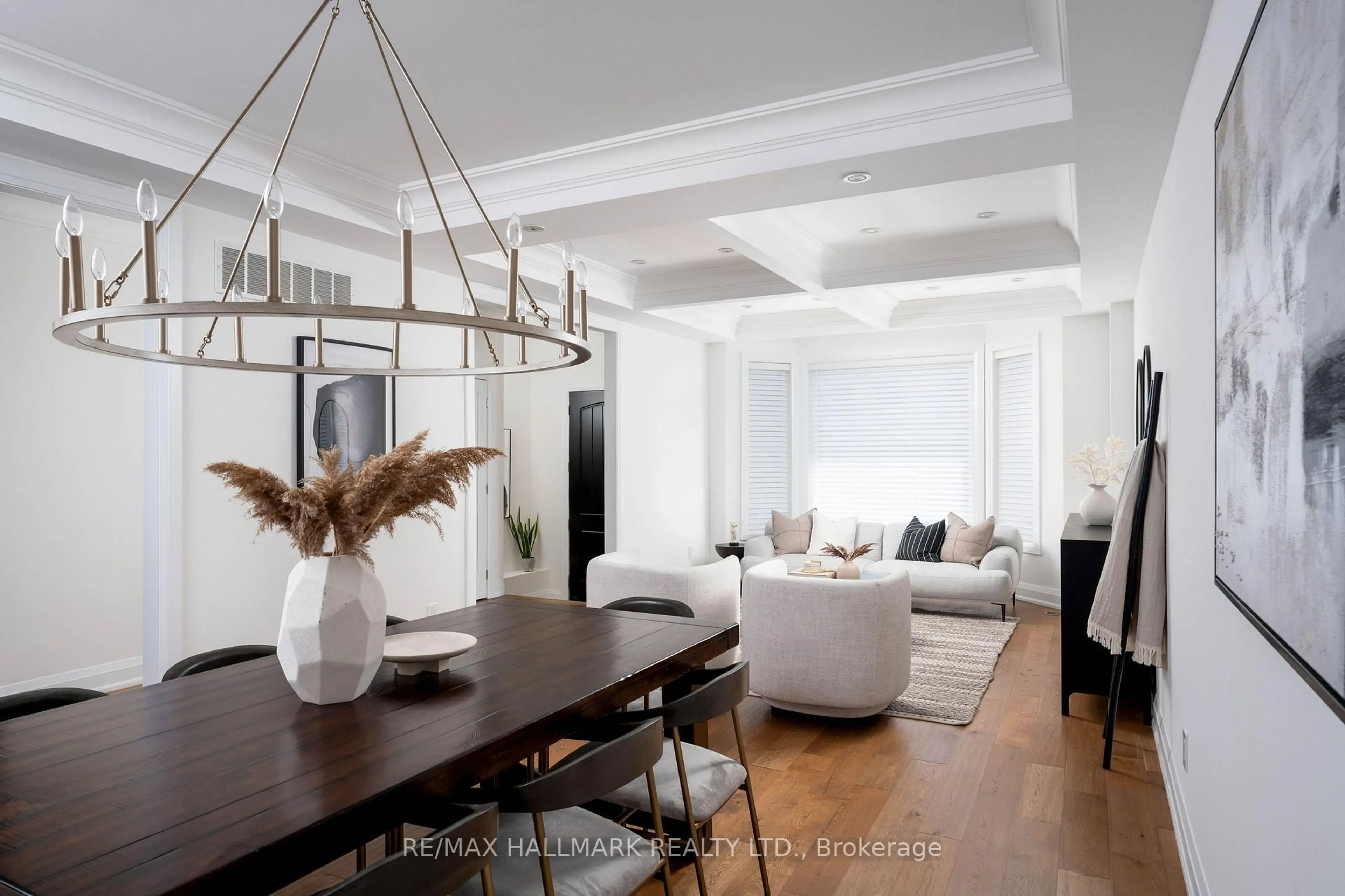 Living room with furniture, unknown for 136 Glenwood Cres, Toronto Ontario M4B 1K2