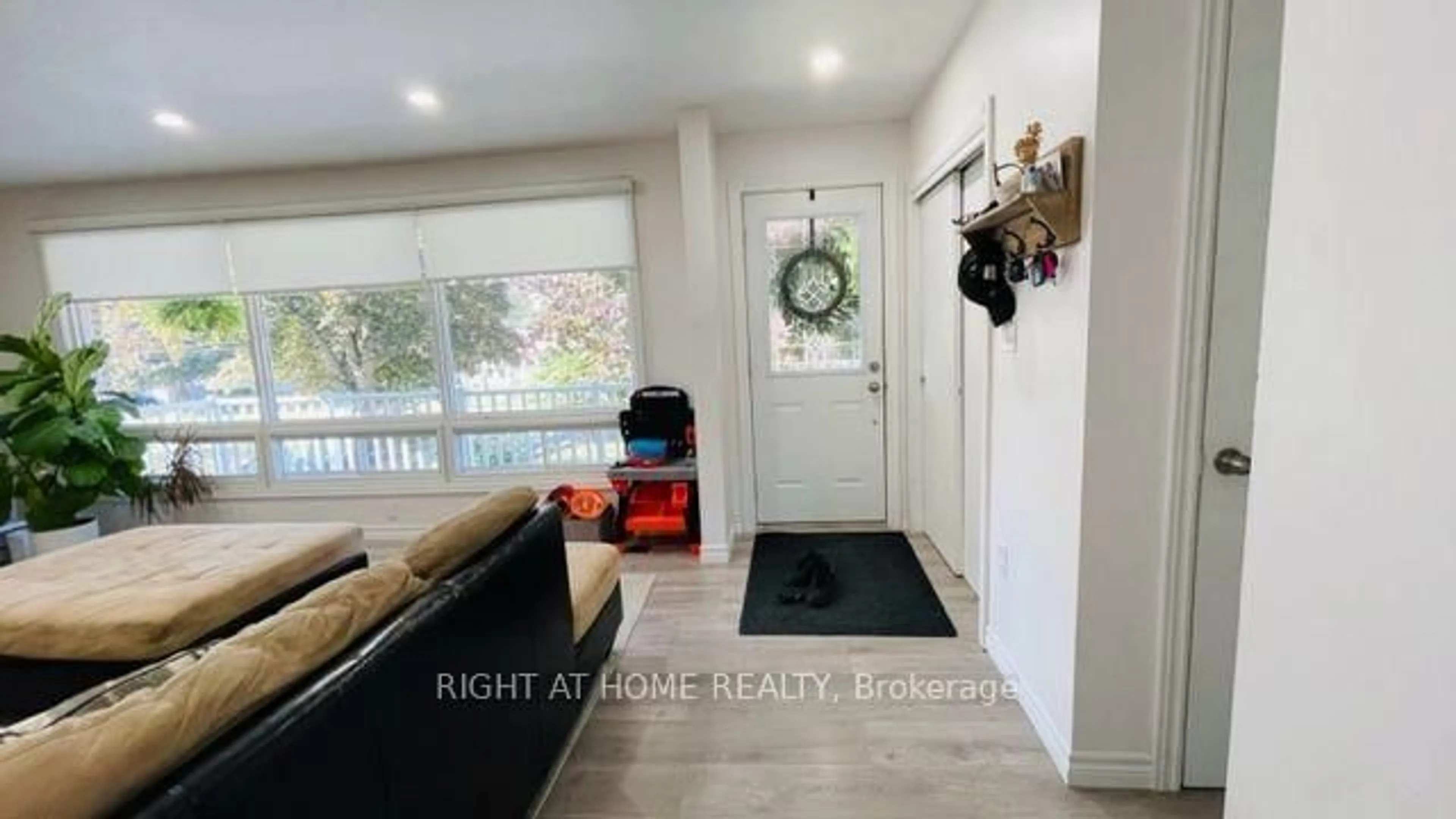 Indoor entryway for 251 Mill St, Clarington Ontario L1B 1J3