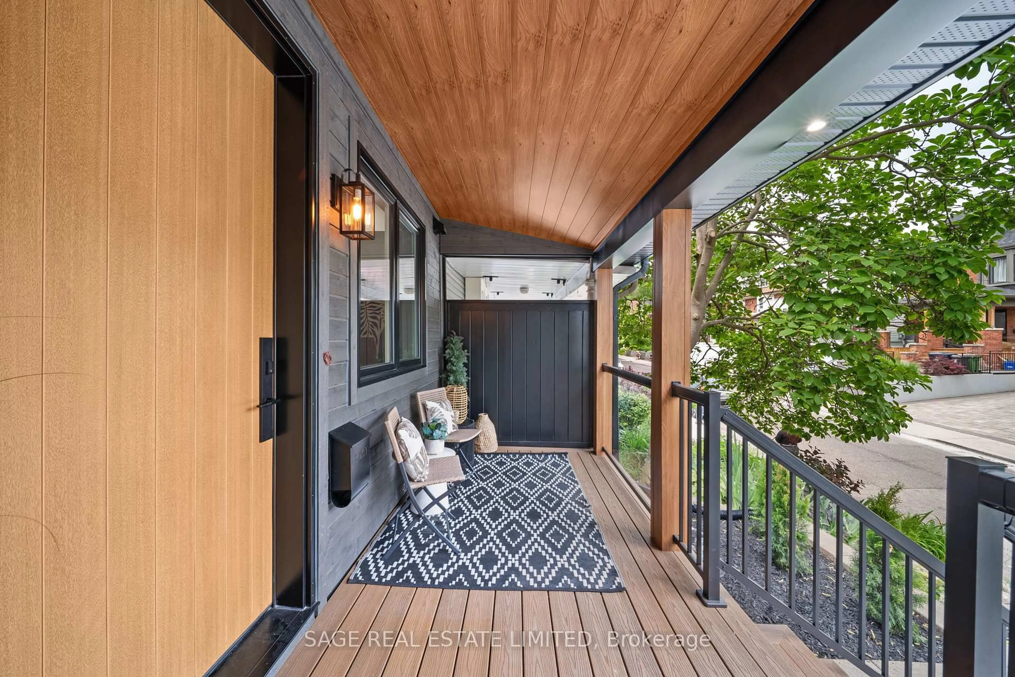 Indoor entryway for 116 Lee Ave, Toronto Ontario M4E 2P3