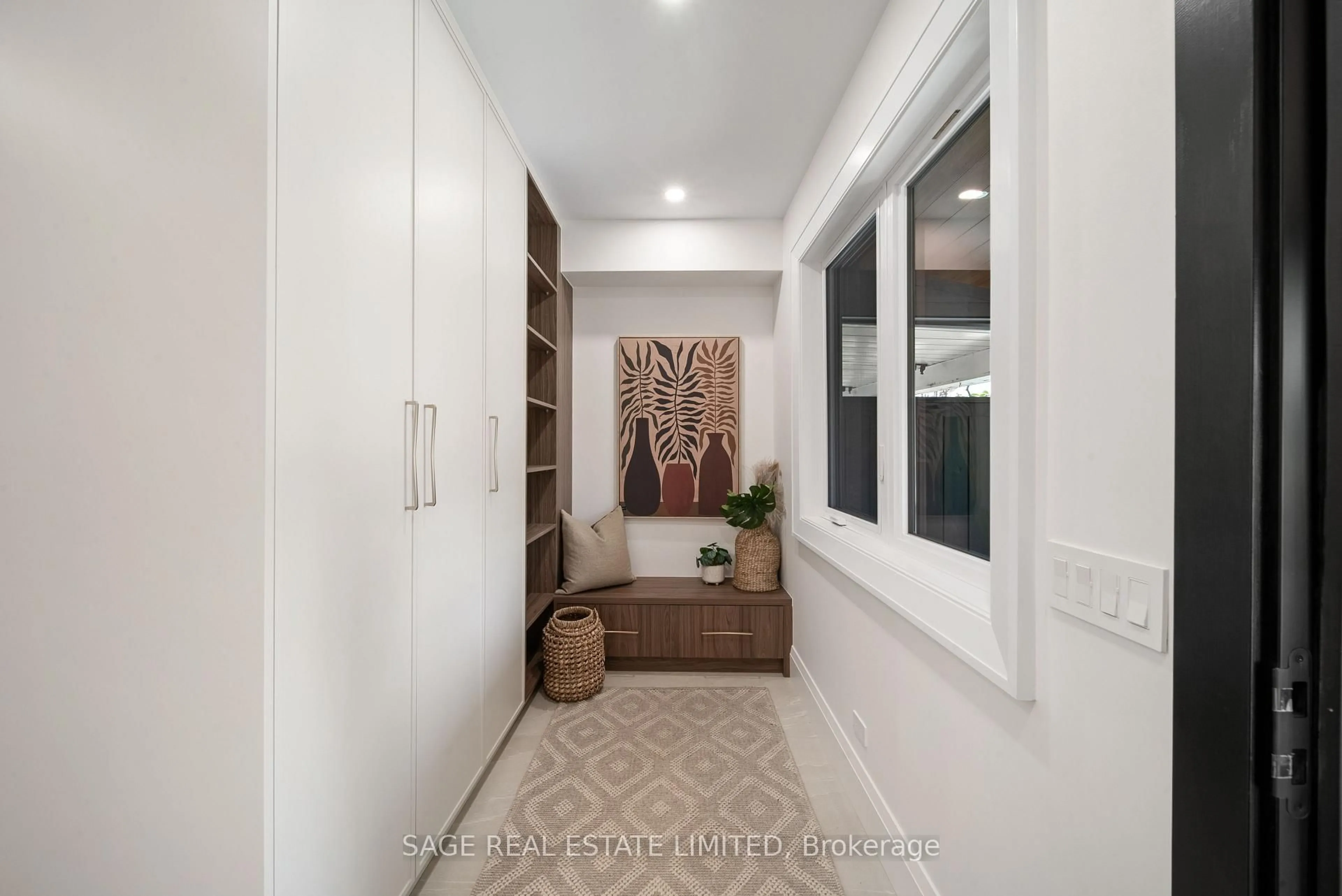 Indoor entryway for 116 Lee Ave, Toronto Ontario M4E 2P3