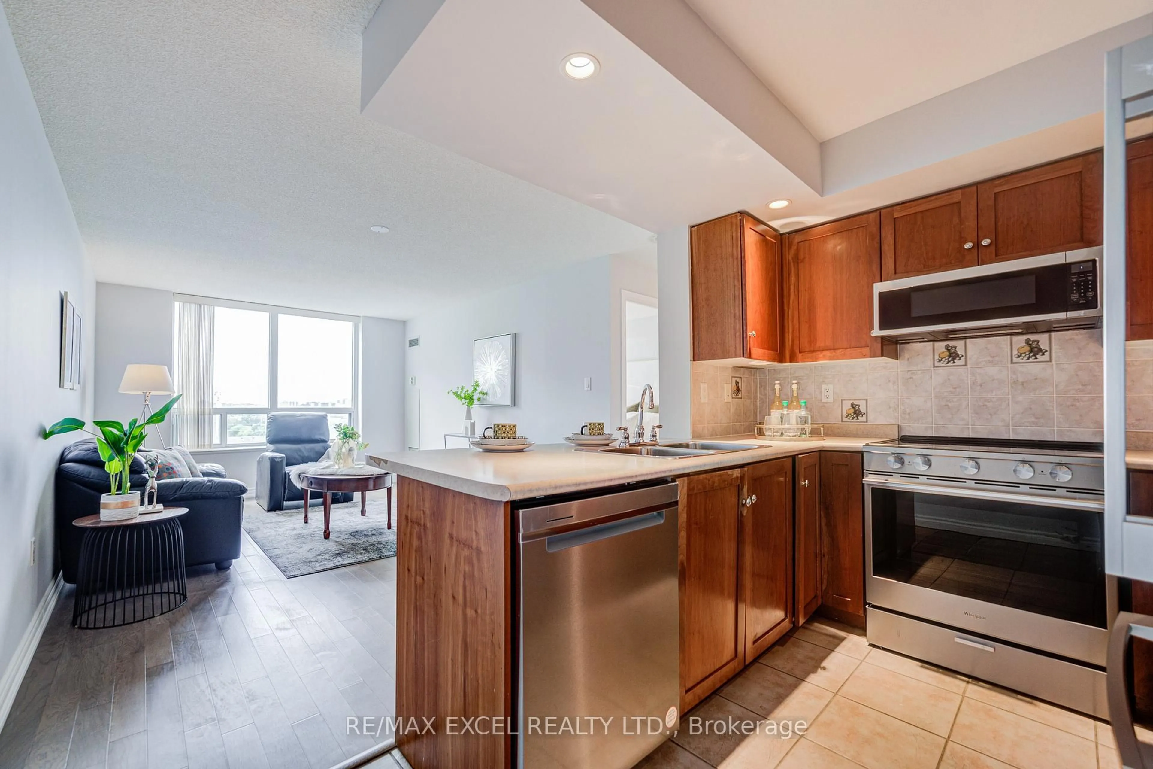 Open concept kitchen, ceramic/tile floor for 125 Omni Dr #739, Toronto Ontario M1P 5A9
