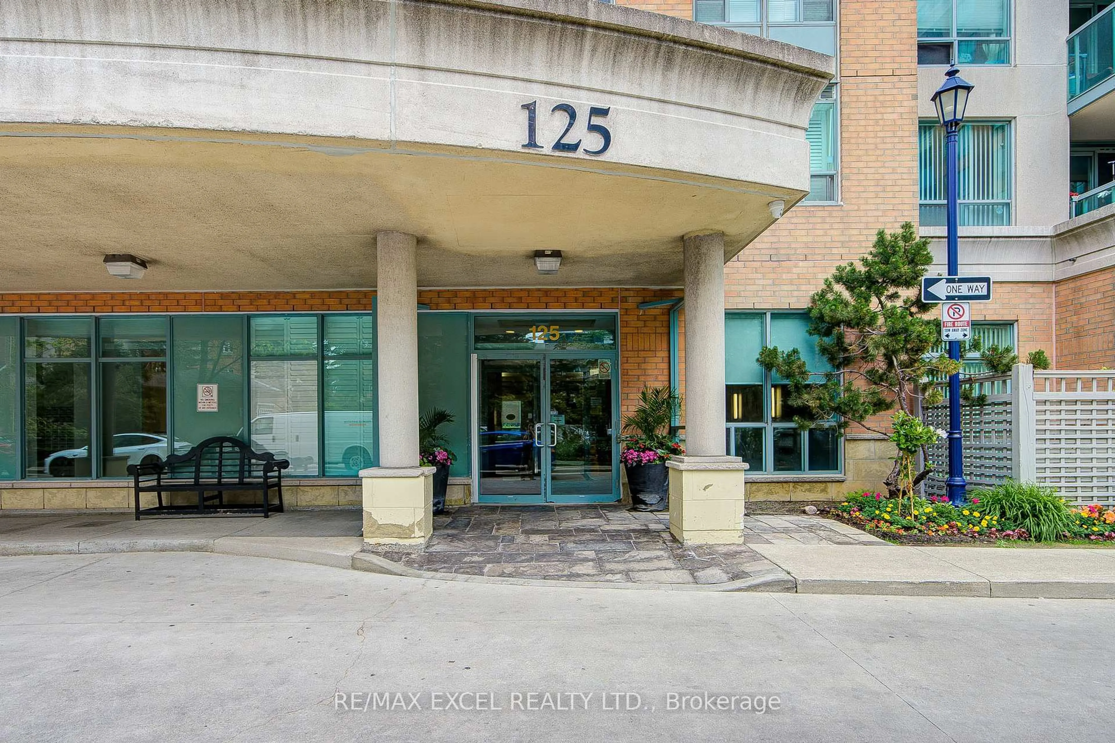 Indoor foyer for 125 Omni Dr #739, Toronto Ontario M1P 5A9