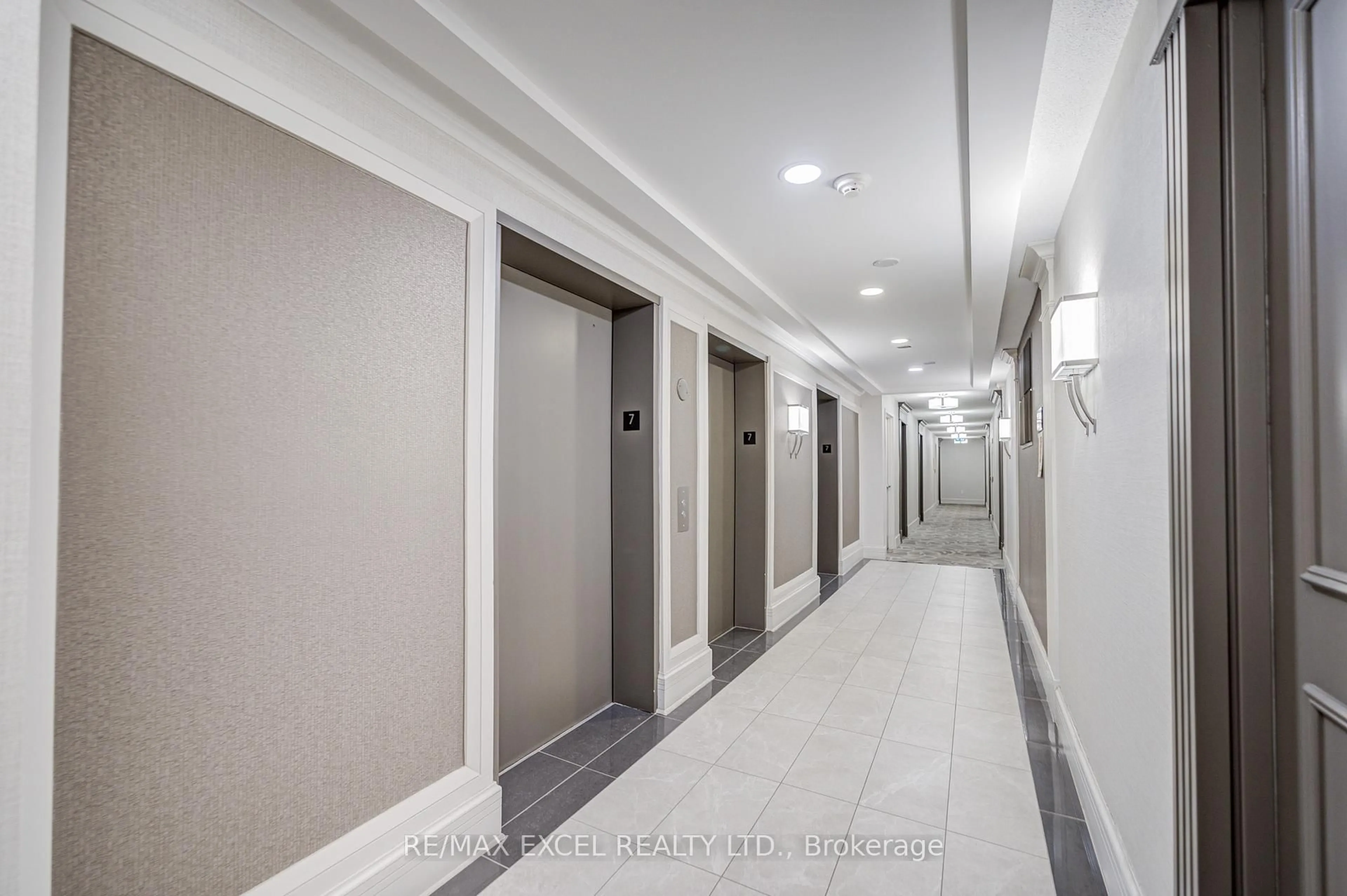 Indoor foyer for 125 Omni Dr #739, Toronto Ontario M1P 5A9