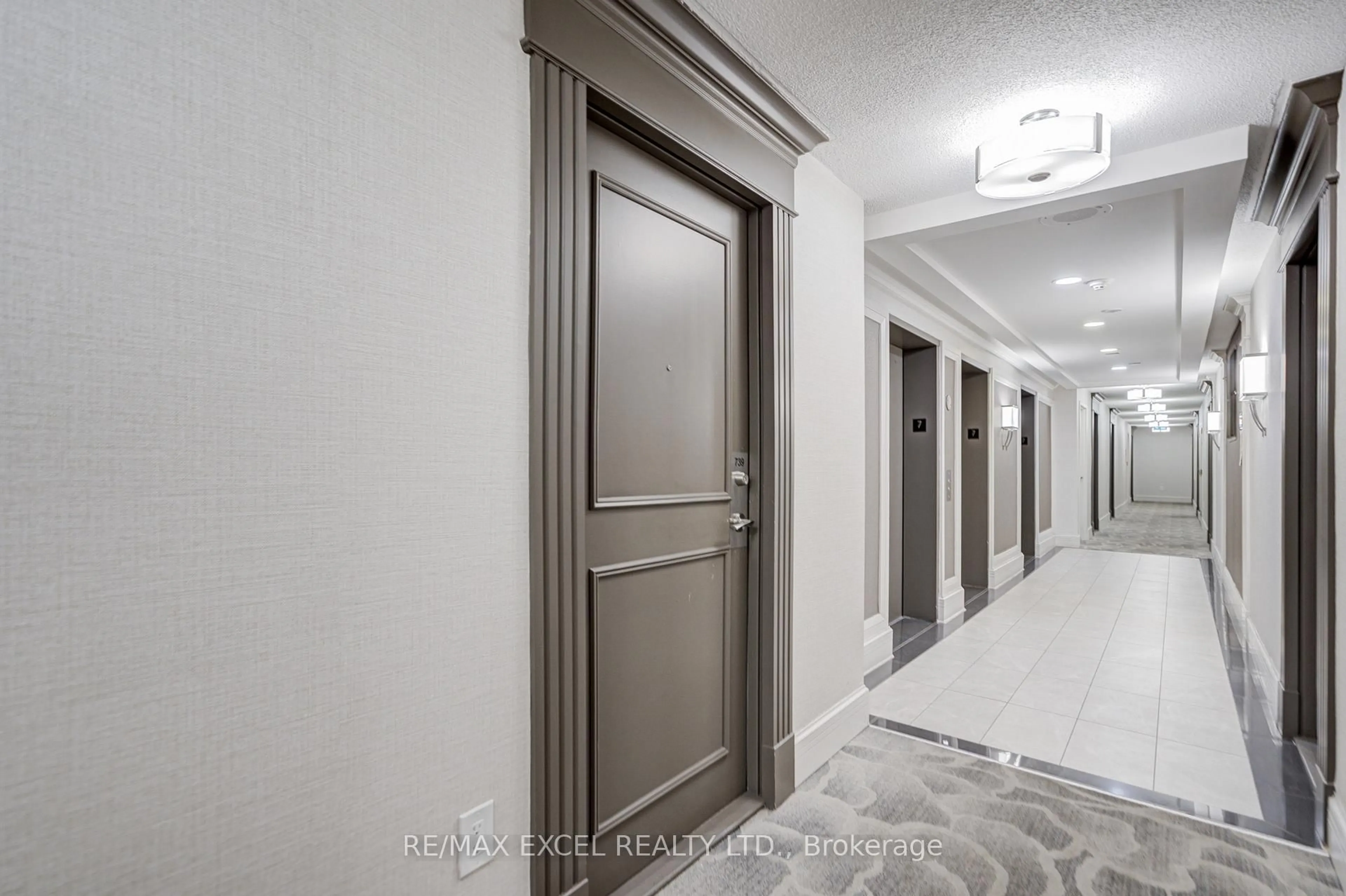 Indoor foyer for 125 Omni Dr #739, Toronto Ontario M1P 5A9