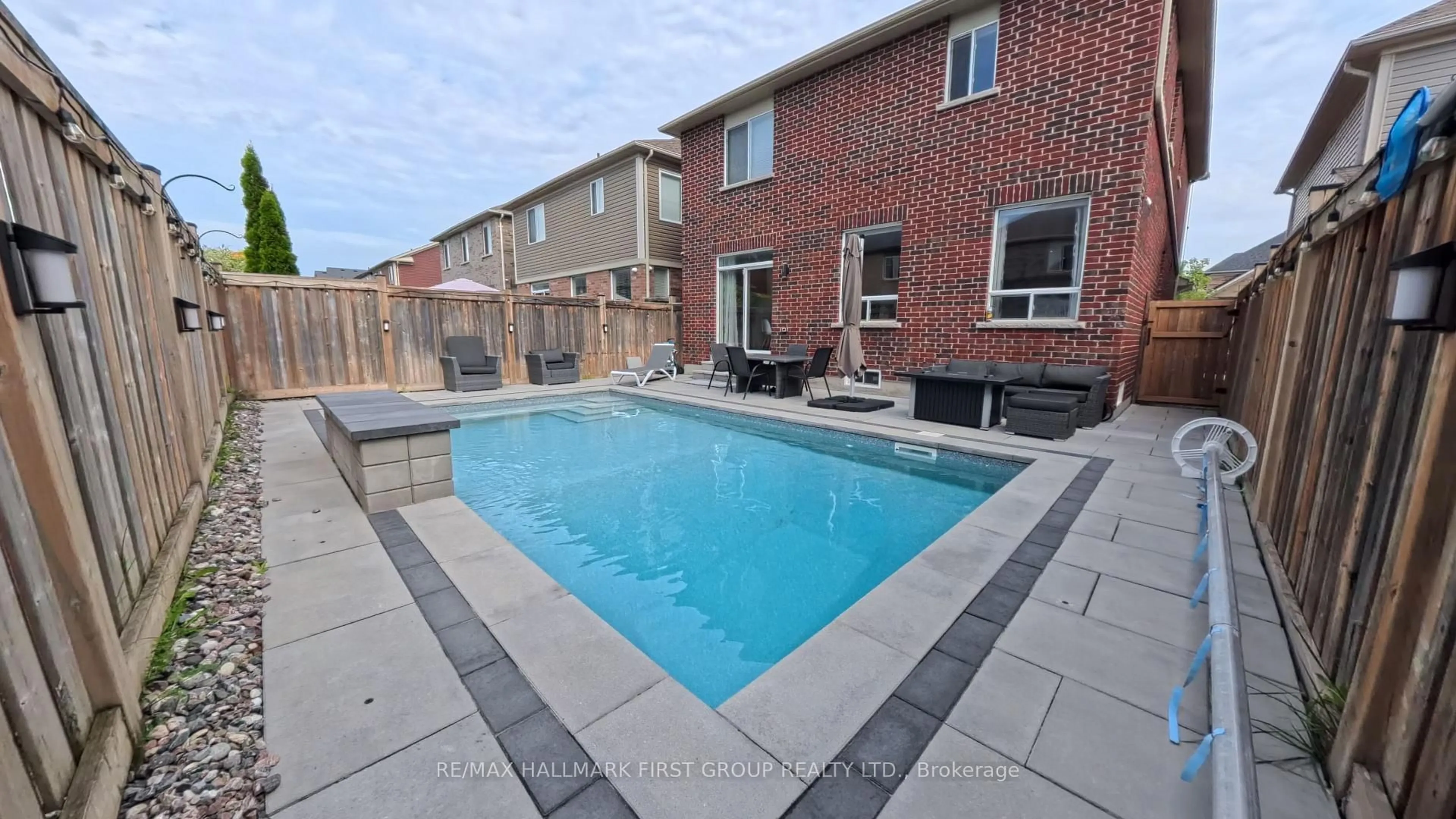 Pool for 121 Blackwell Cres, Oshawa Ontario L1L 0C1