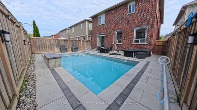 121 Blackwell Cres, Oshawa 2
