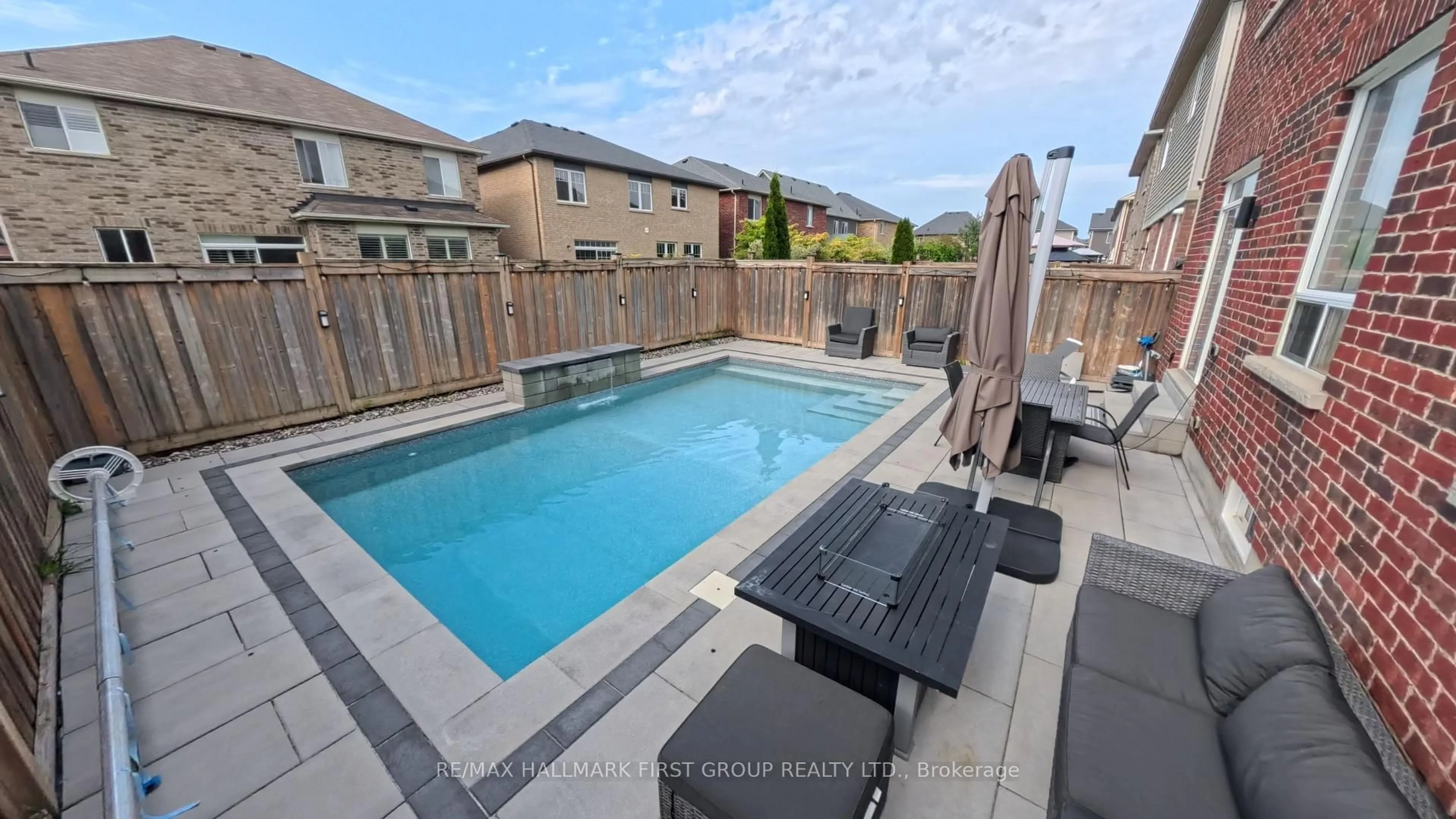 Pool for 121 Blackwell Cres, Oshawa Ontario L1L 0C1