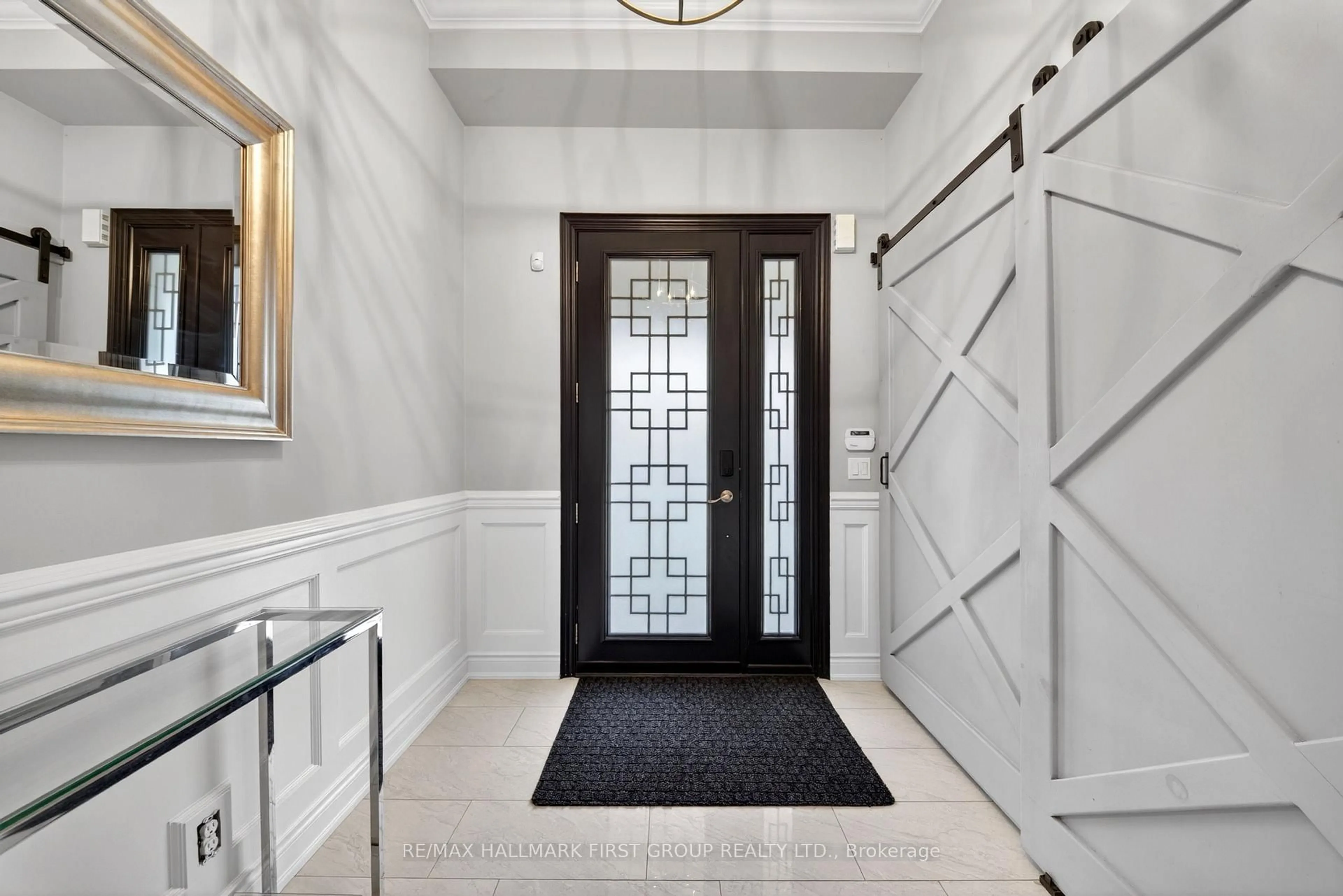 Indoor entryway for 121 Blackwell Cres, Oshawa Ontario L1L 0C1