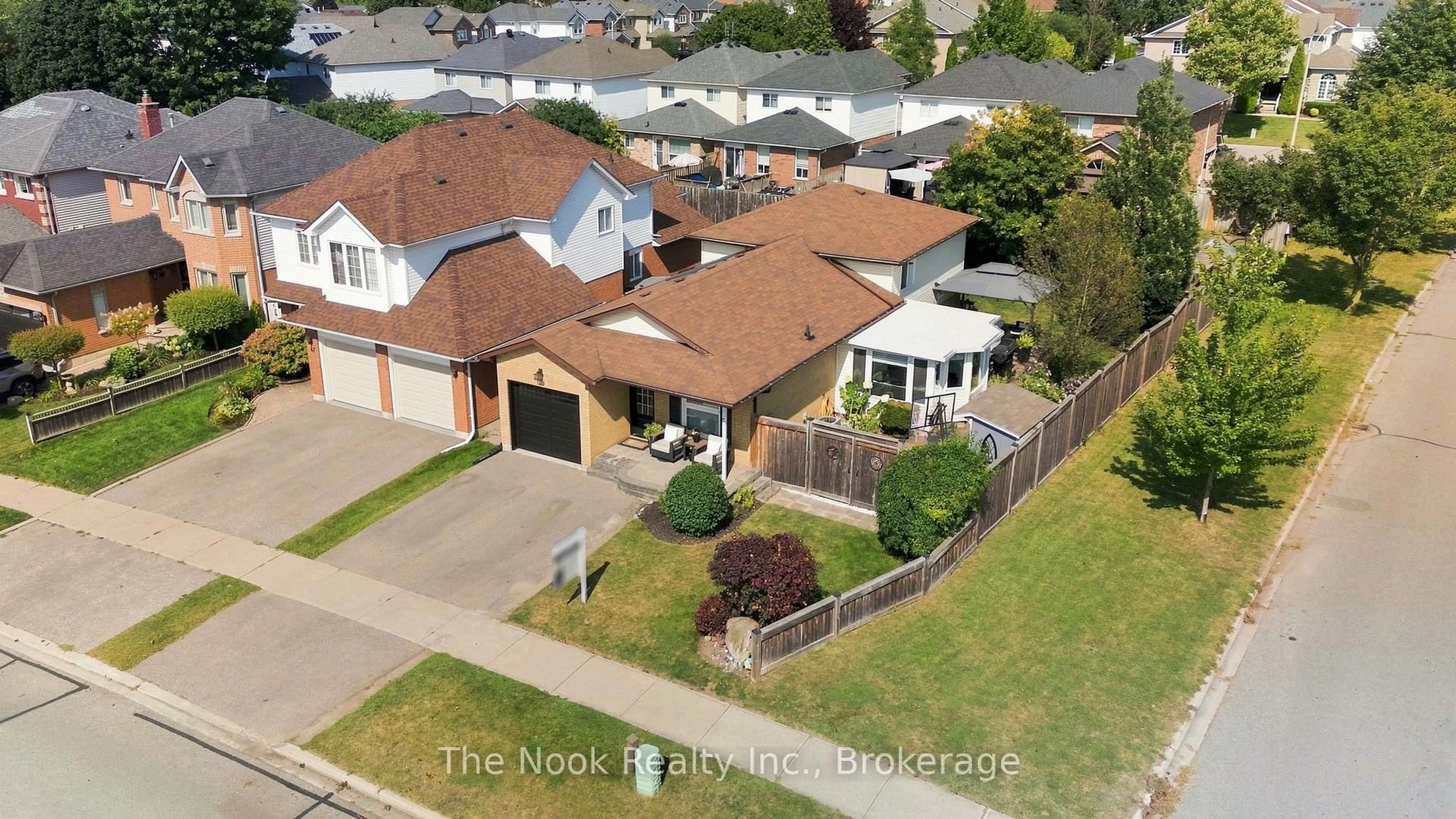 A pic from outside/outdoor area/front of a property/back of a property/a pic from drone, street for 49 Granville Dr, Clarington Ontario L1E 2W8