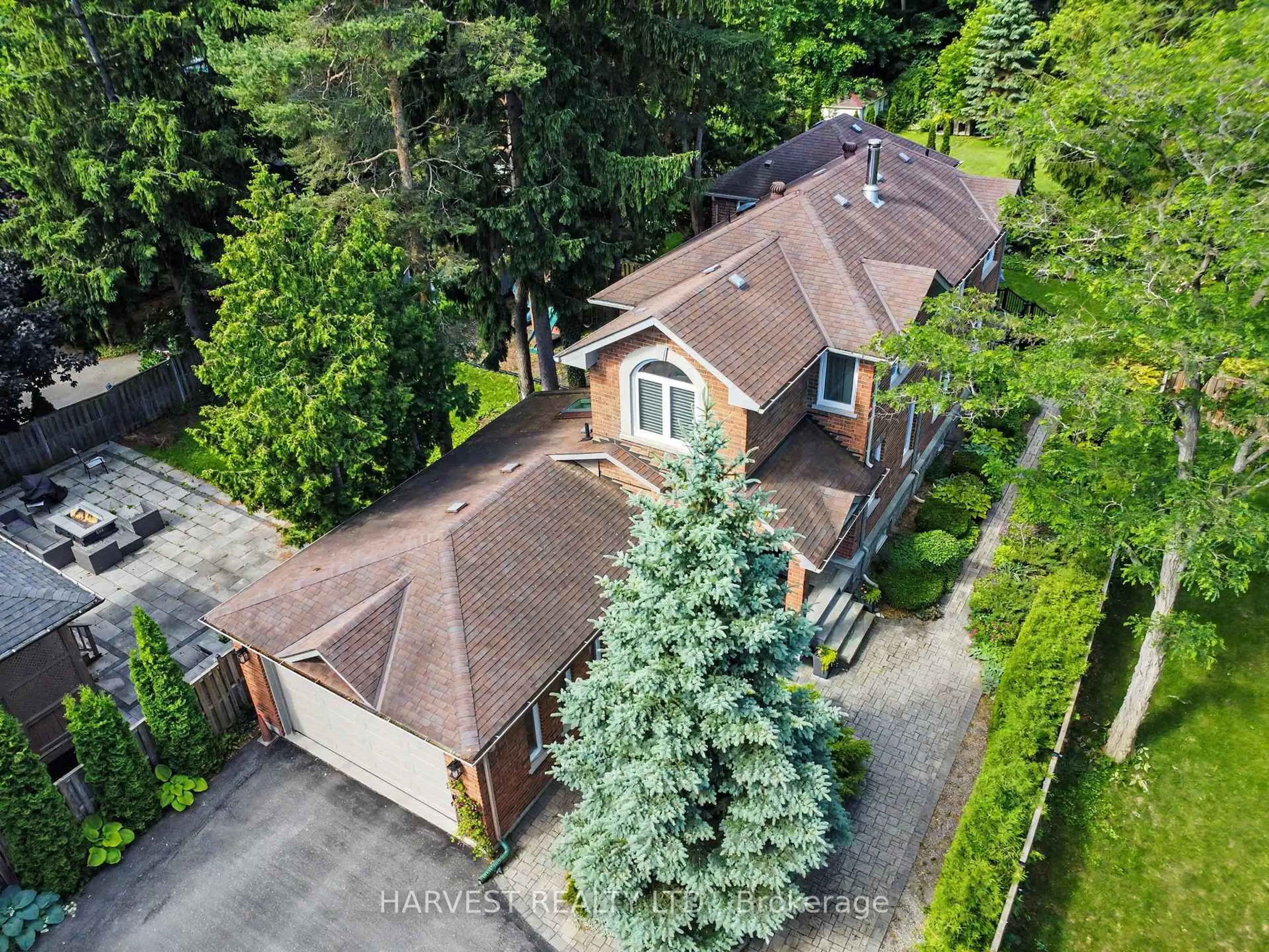 A pic from outside/outdoor area/front of a property/back of a property/a pic from drone, street for 1488 Rosebank Rd, Pickering Ontario L1V 1P4