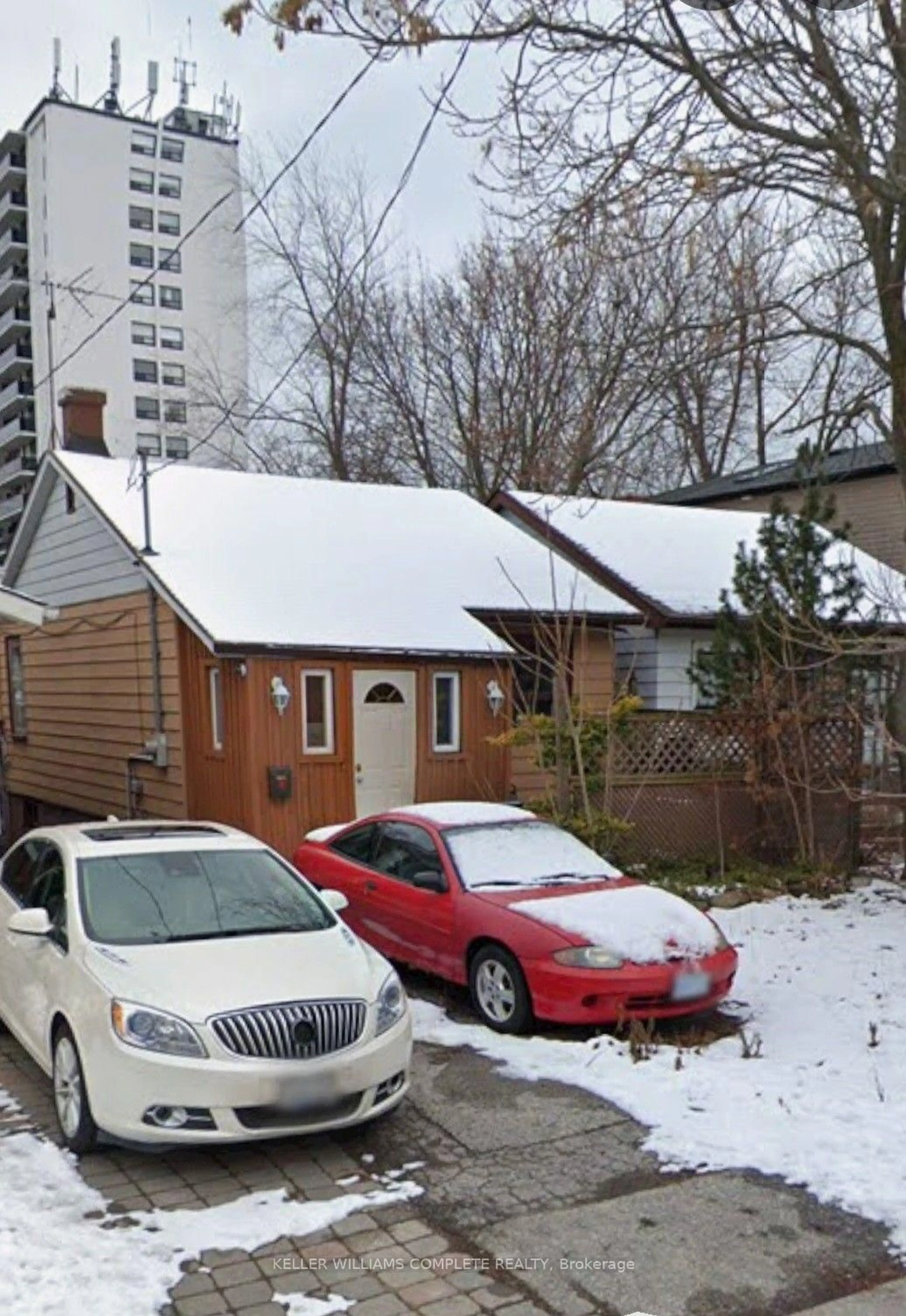 A pic from outside/outdoor area/front of a property/back of a property/a pic from drone, street for 25 Beachdale Ave, Toronto Ontario M1N 1V7