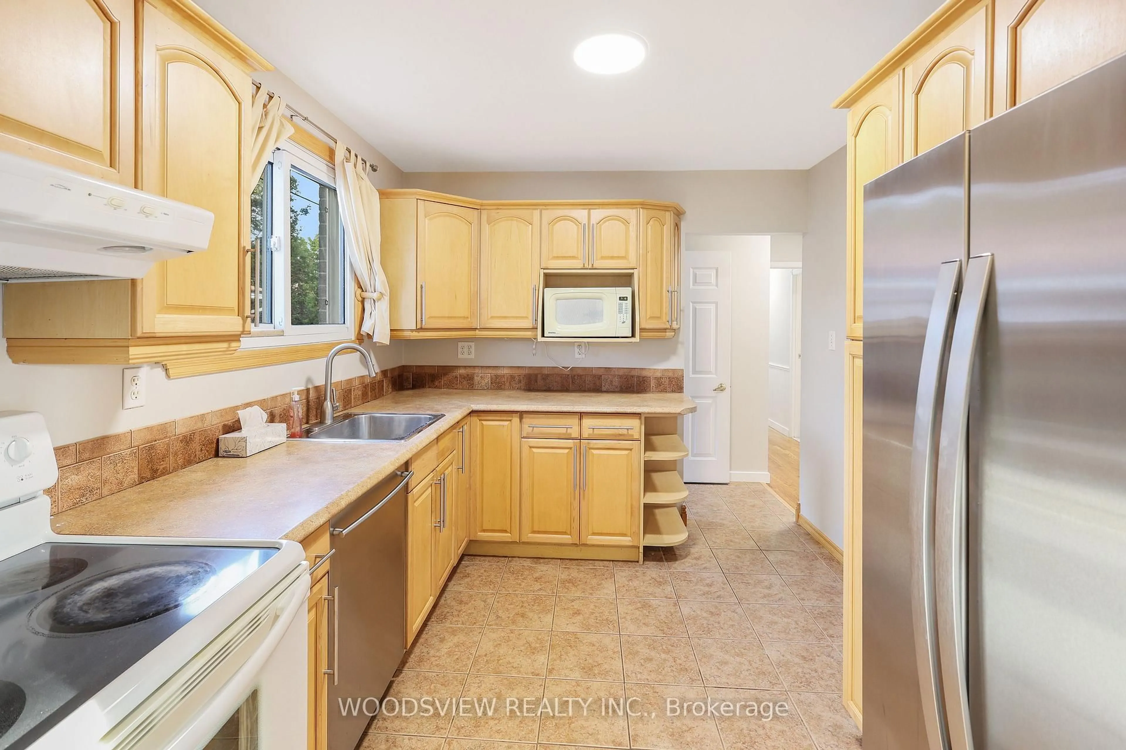 Standard kitchen, ceramic/tile floor for 851 Moretta Ave, Pickering Ontario L1W 2K1