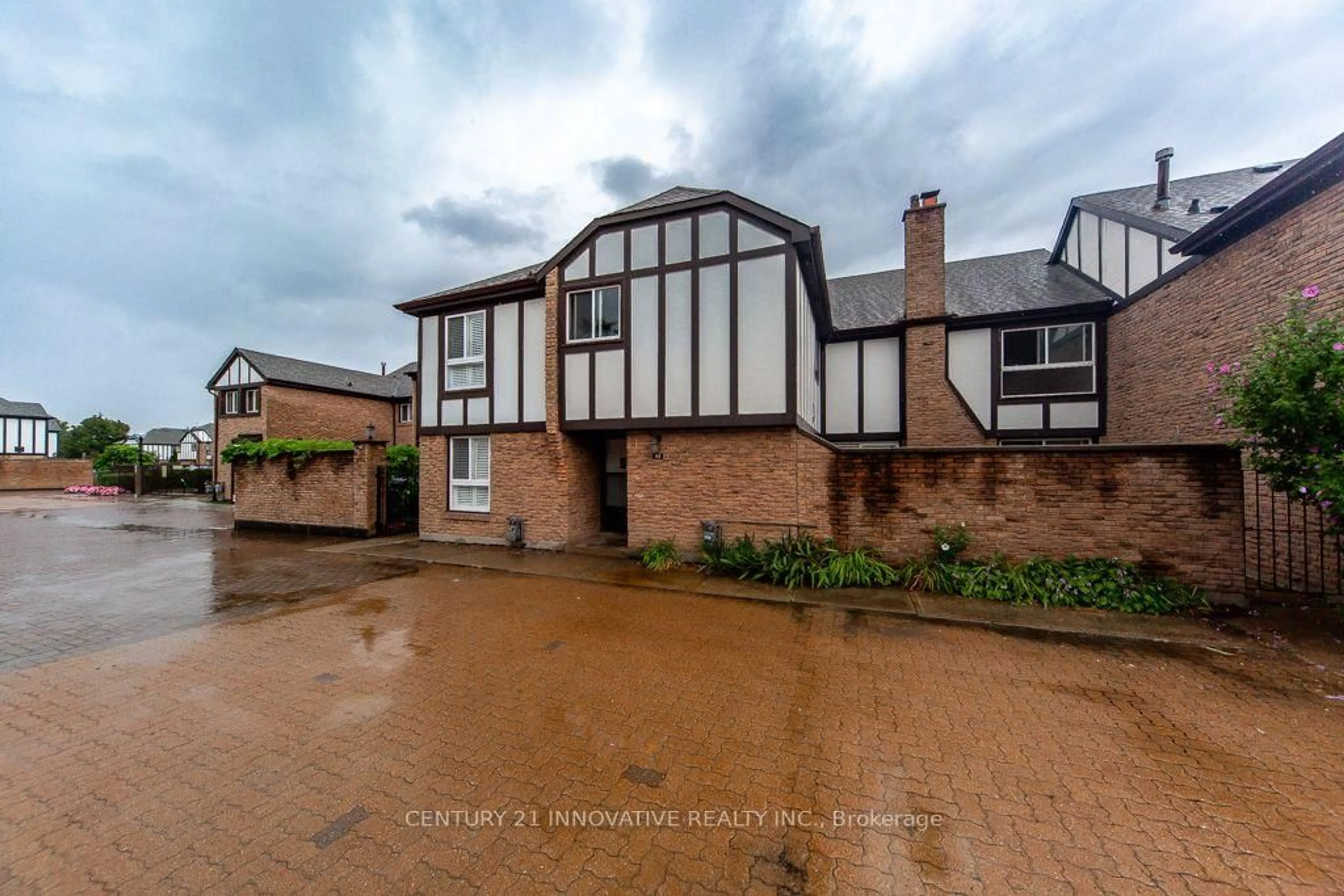 A pic from outside/outdoor area/front of a property/back of a property/a pic from drone, street for 2 Dailing Gate #52, Toronto Ontario M1B 1Z8