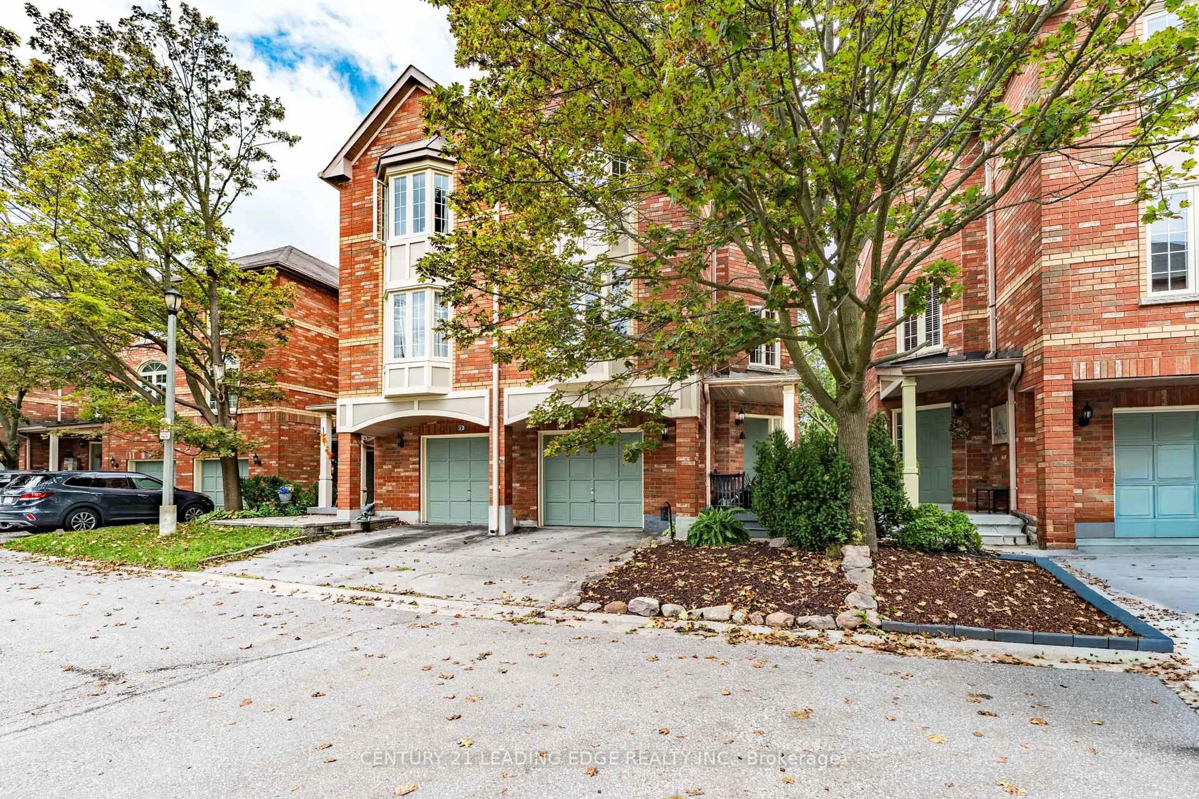 Home with brick exterior material, street for 11 Guildpark Ptwy, Toronto Ontario M1J 3P1