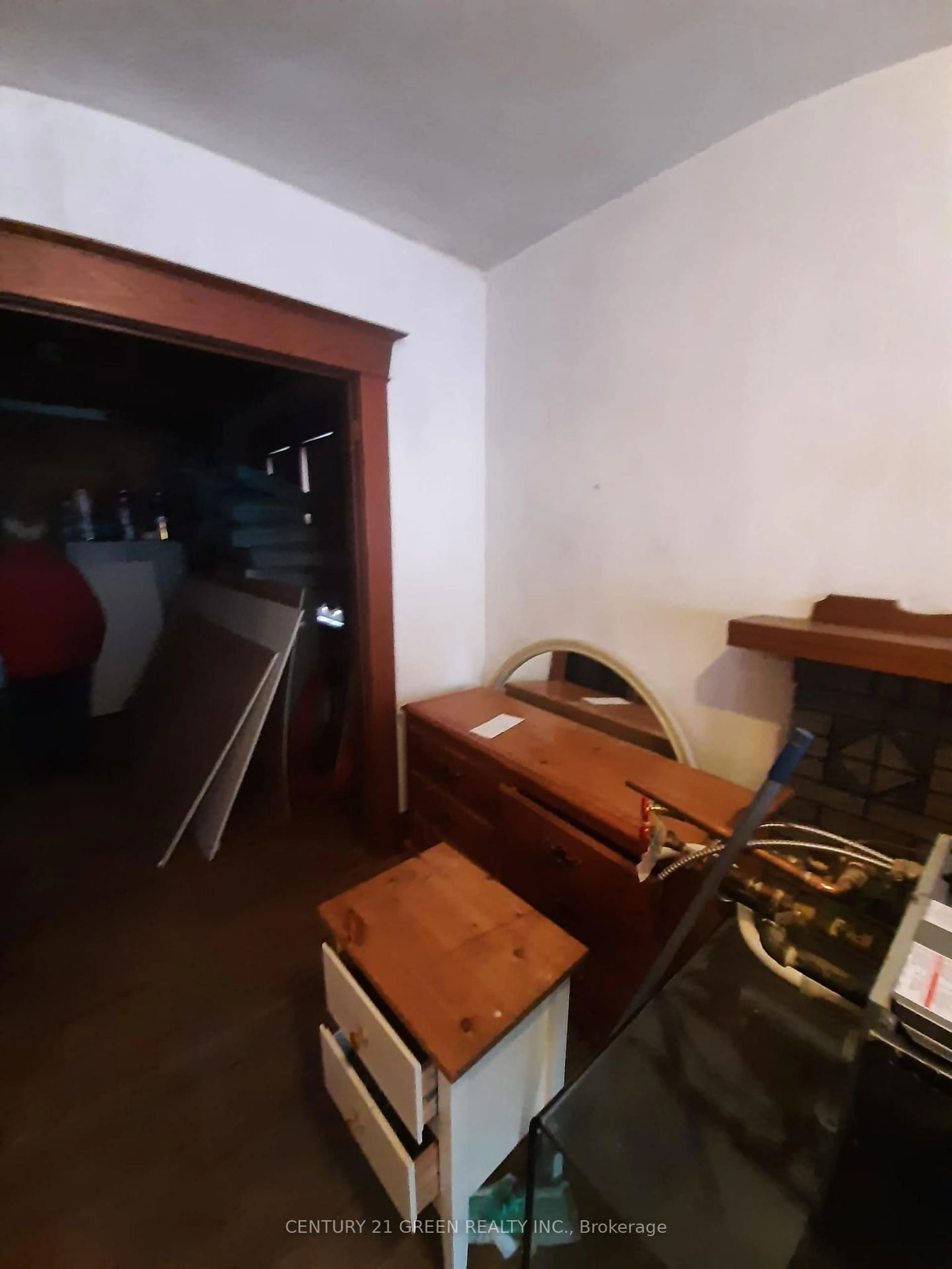 A pic of a room for 384 Coxwell Ave, Toronto Ontario M4L 3B7