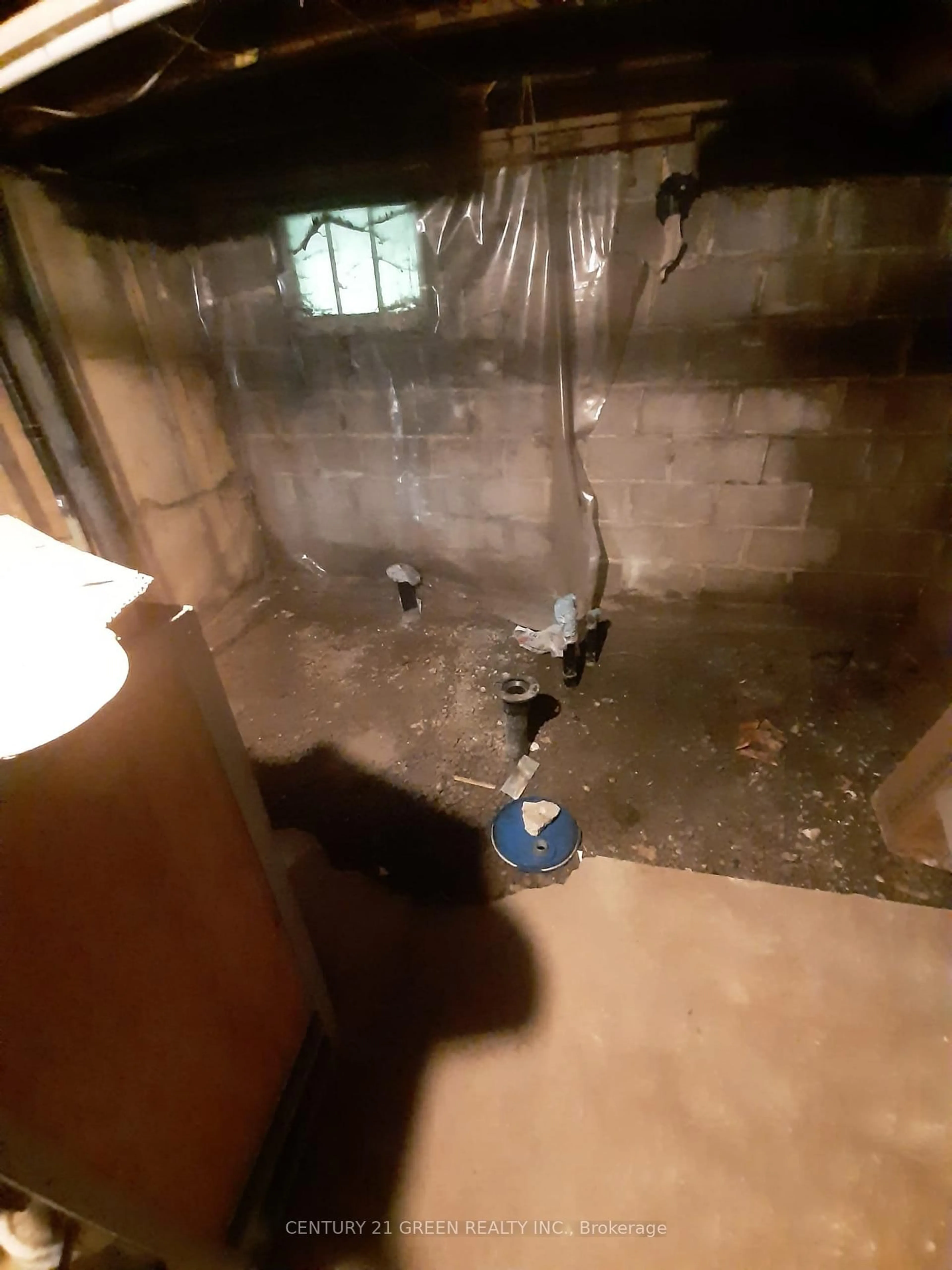 A pic of a room for 384 Coxwell Ave, Toronto Ontario M4L 3B7