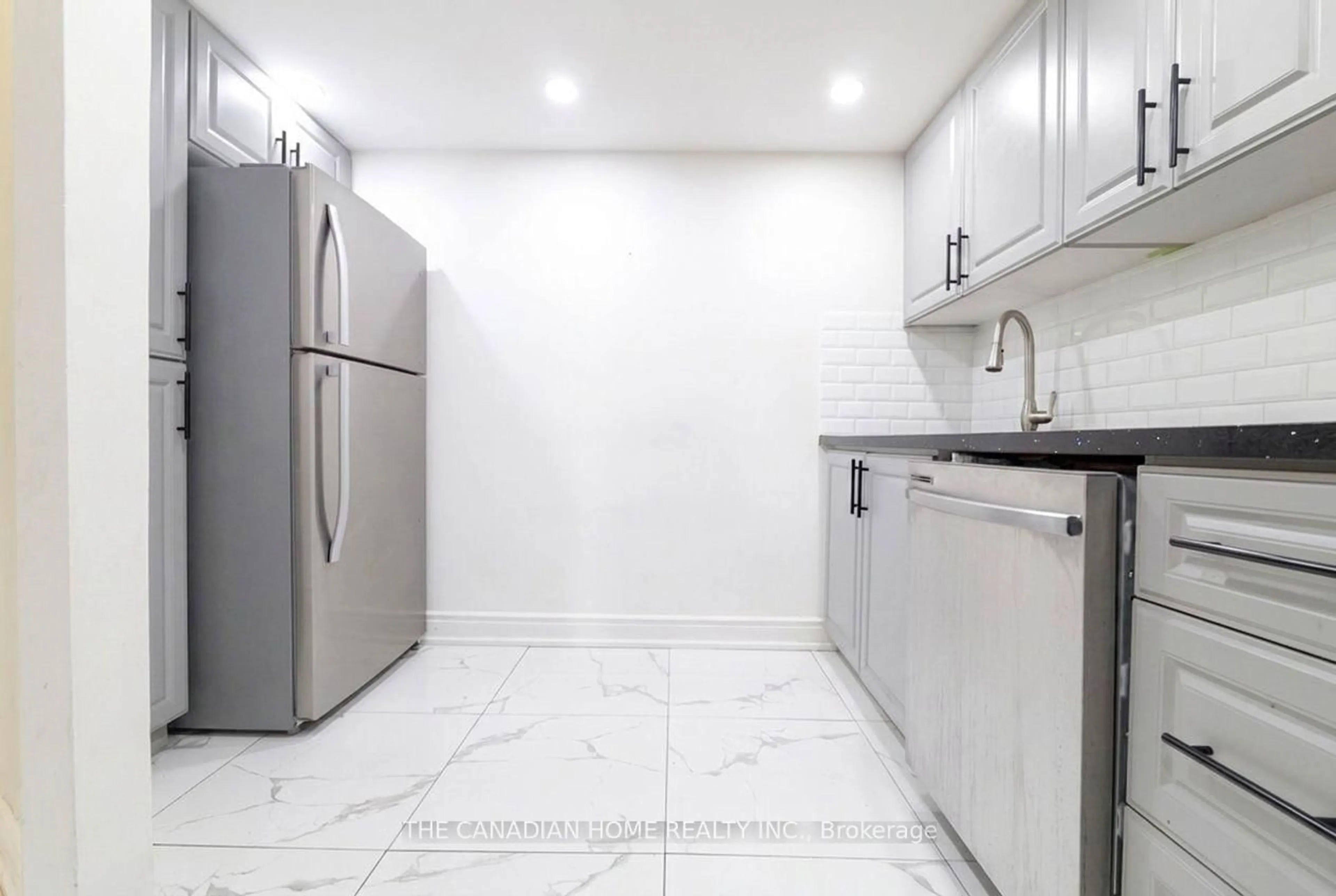 Standard kitchen, ceramic/tile floor for 2466 Eglinton Ave #214, Toronto Ontario M1K 5J8