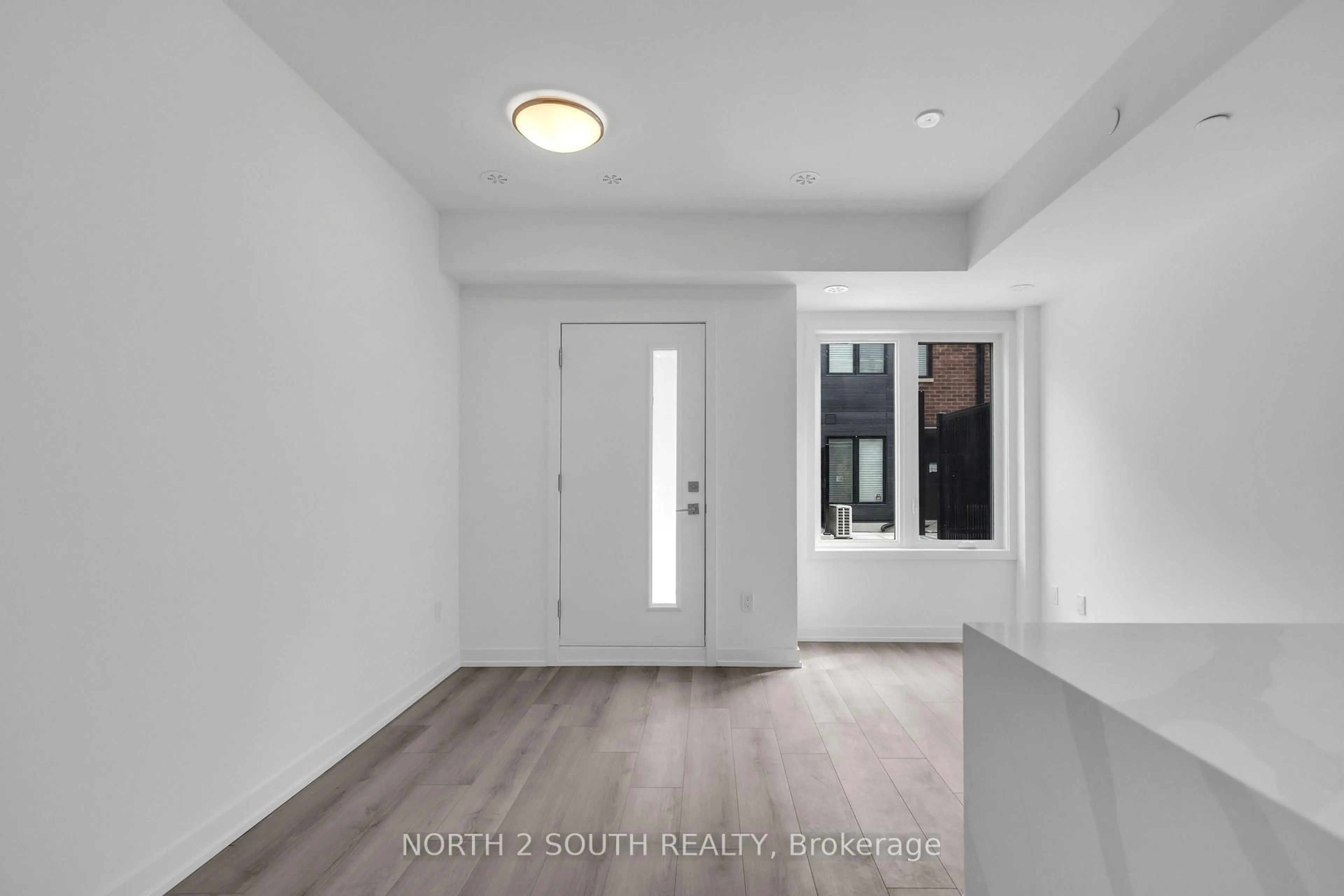 Indoor entryway for 3079 Pharmacy Ave #27, Toronto Ontario M1W 2H1