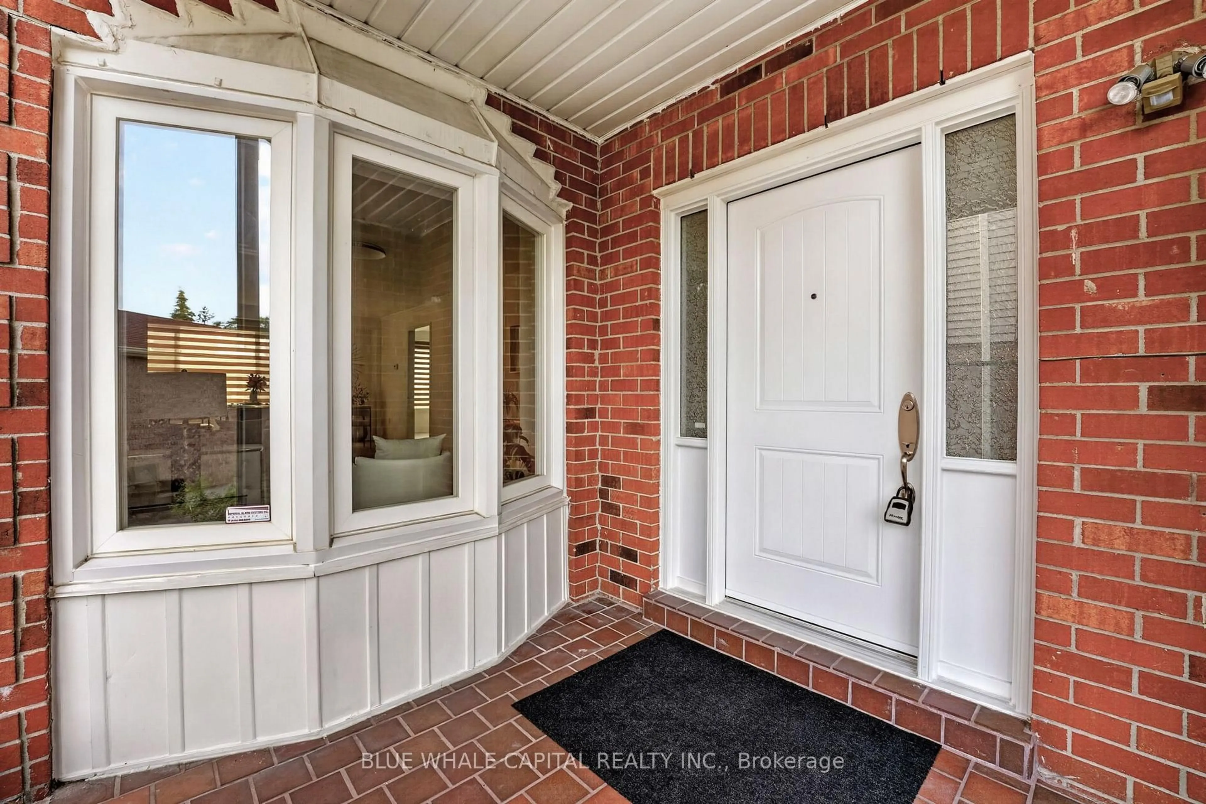 Indoor entryway for 61 Holmbush Cres, Toronto Ontario M1V 2Y8