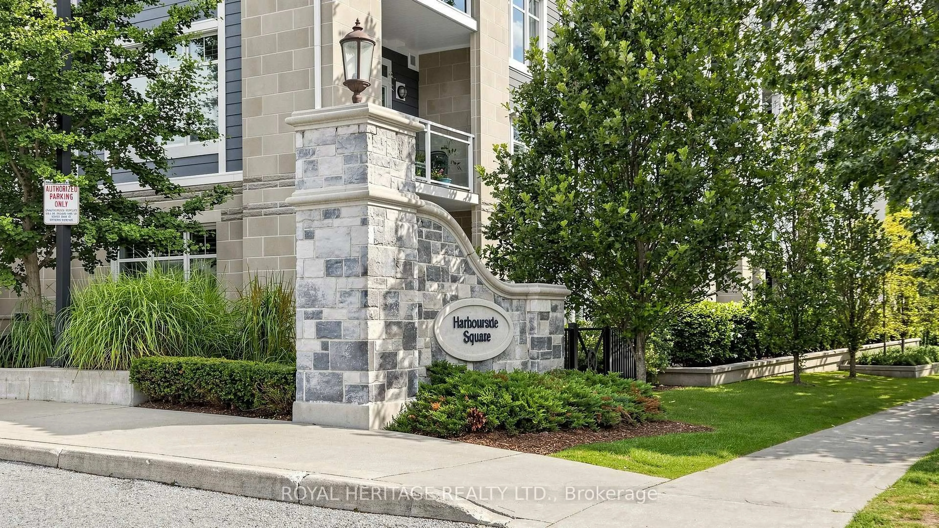 Indoor entryway for 660 Gordon St #215, Whitby Ontario L1N 0L1