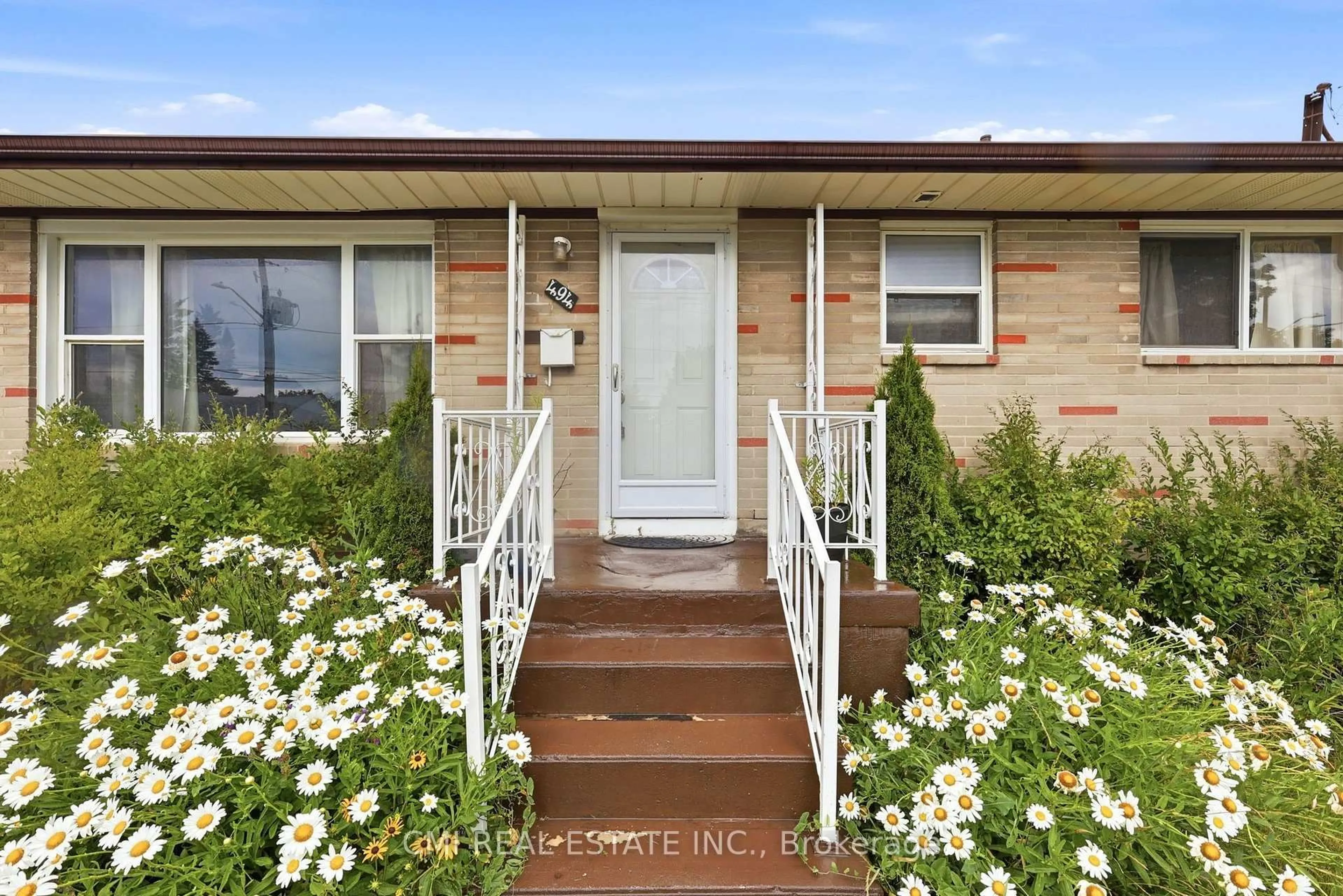 Unknown for 494 Annapolis Ave, Oshawa Ontario L1J 2Y7