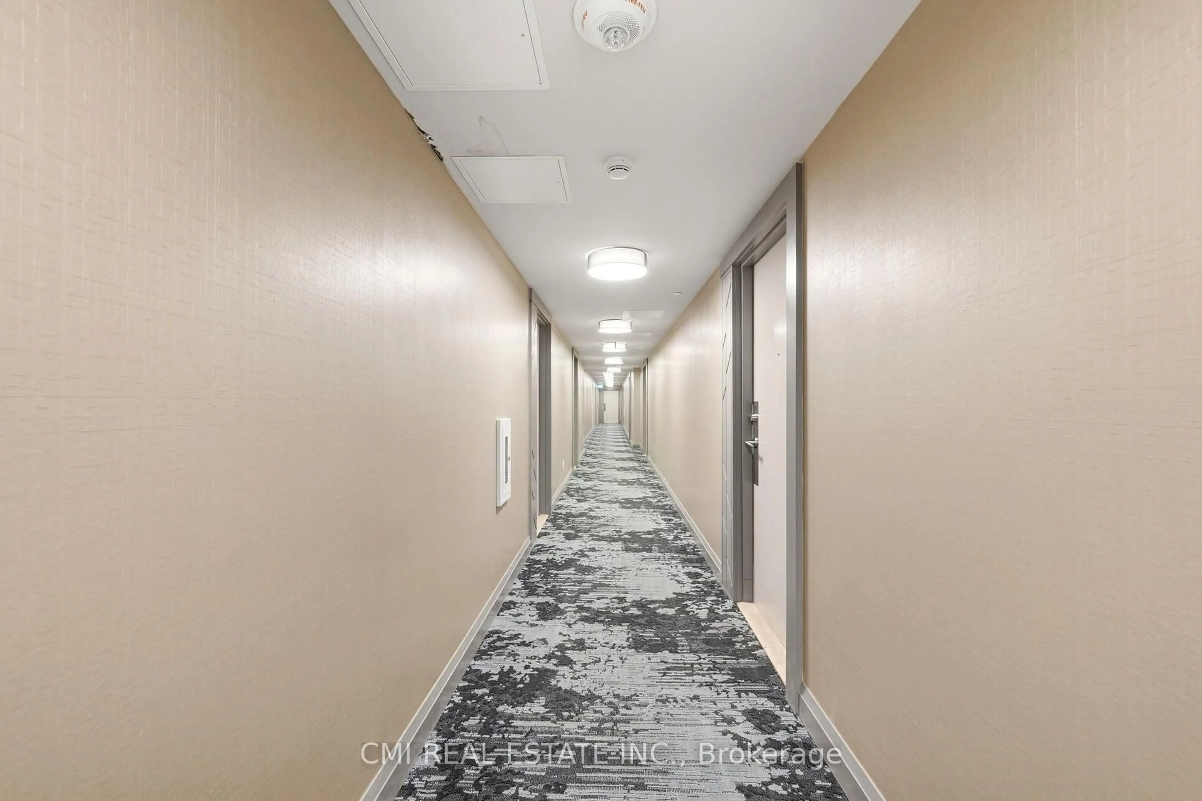 Indoor foyer for 10 Meadowglen Pl #611, Toronto Ontario M1G 0A8