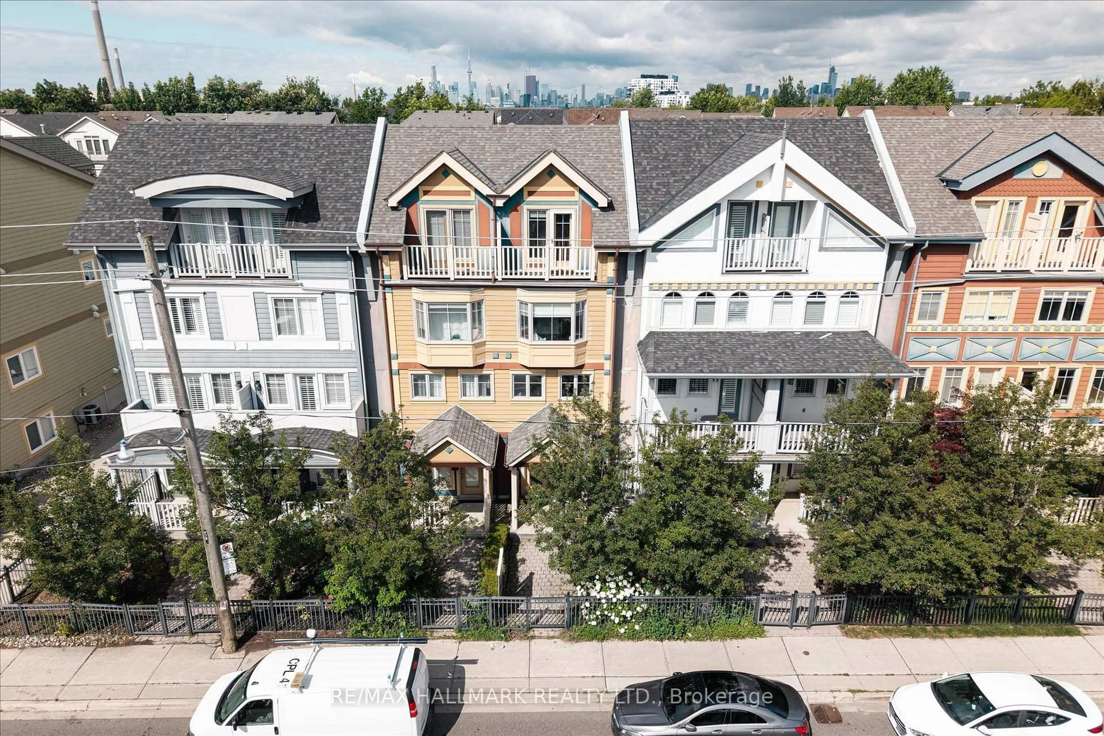 A pic from outside/outdoor area/front of a property/back of a property/a pic from drone, city buildings view from balcony for 82 Woodbine Ave, Toronto Ontario M4L 2A2
