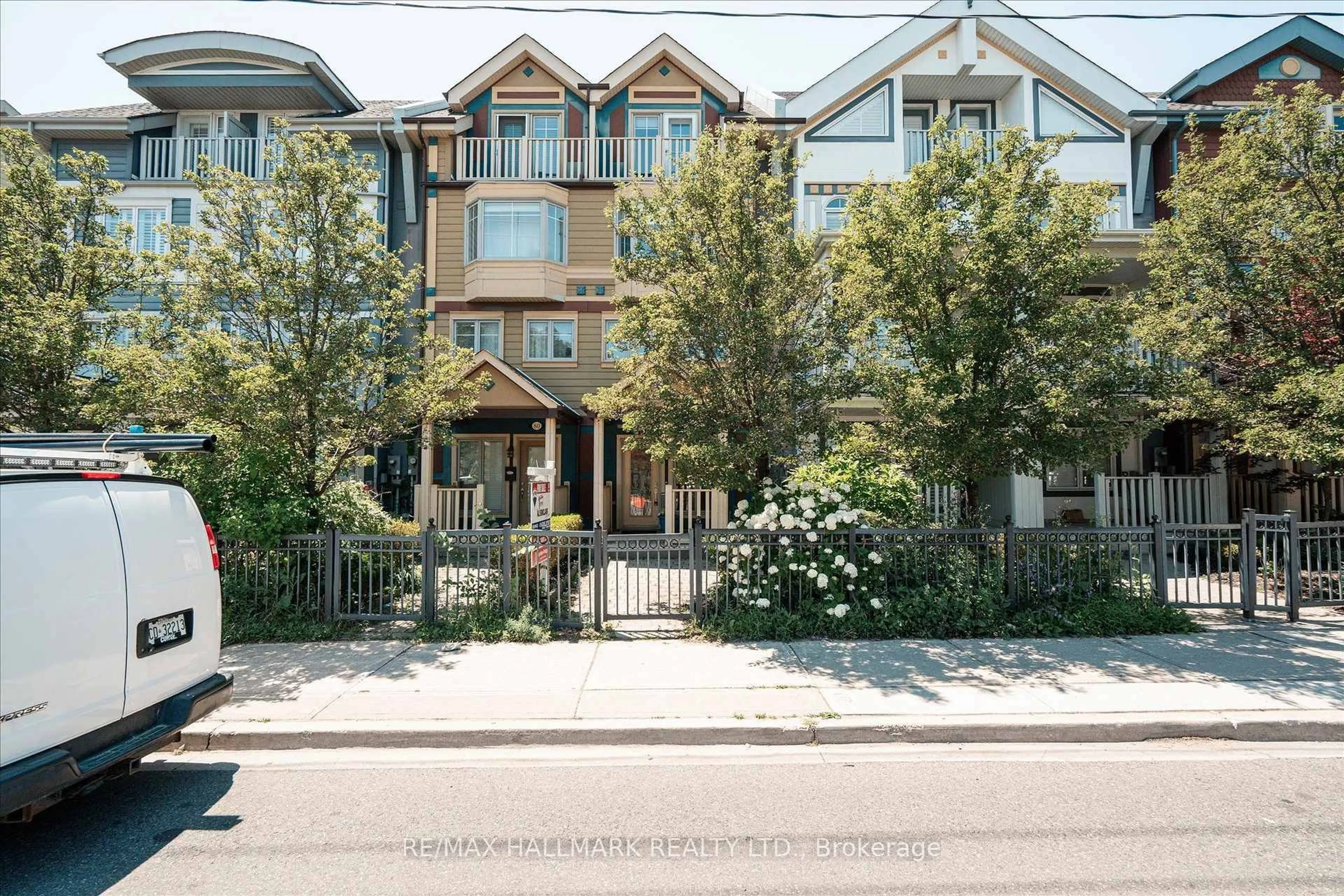 Unknown for 82 Woodbine Ave, Toronto Ontario M4L 2A2