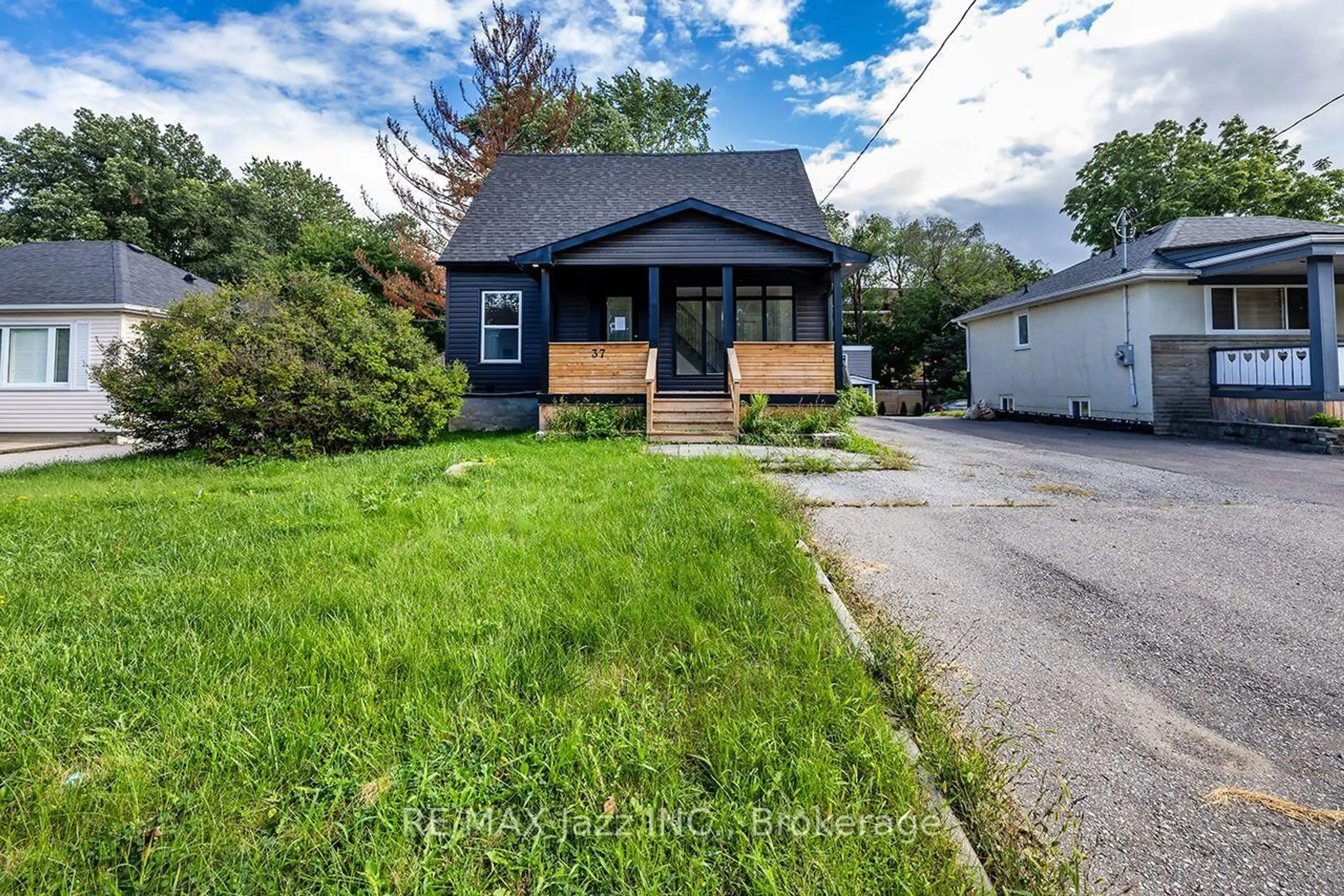 Unknown for 37 Lincoln St, Ajax Ontario L1S 6C4