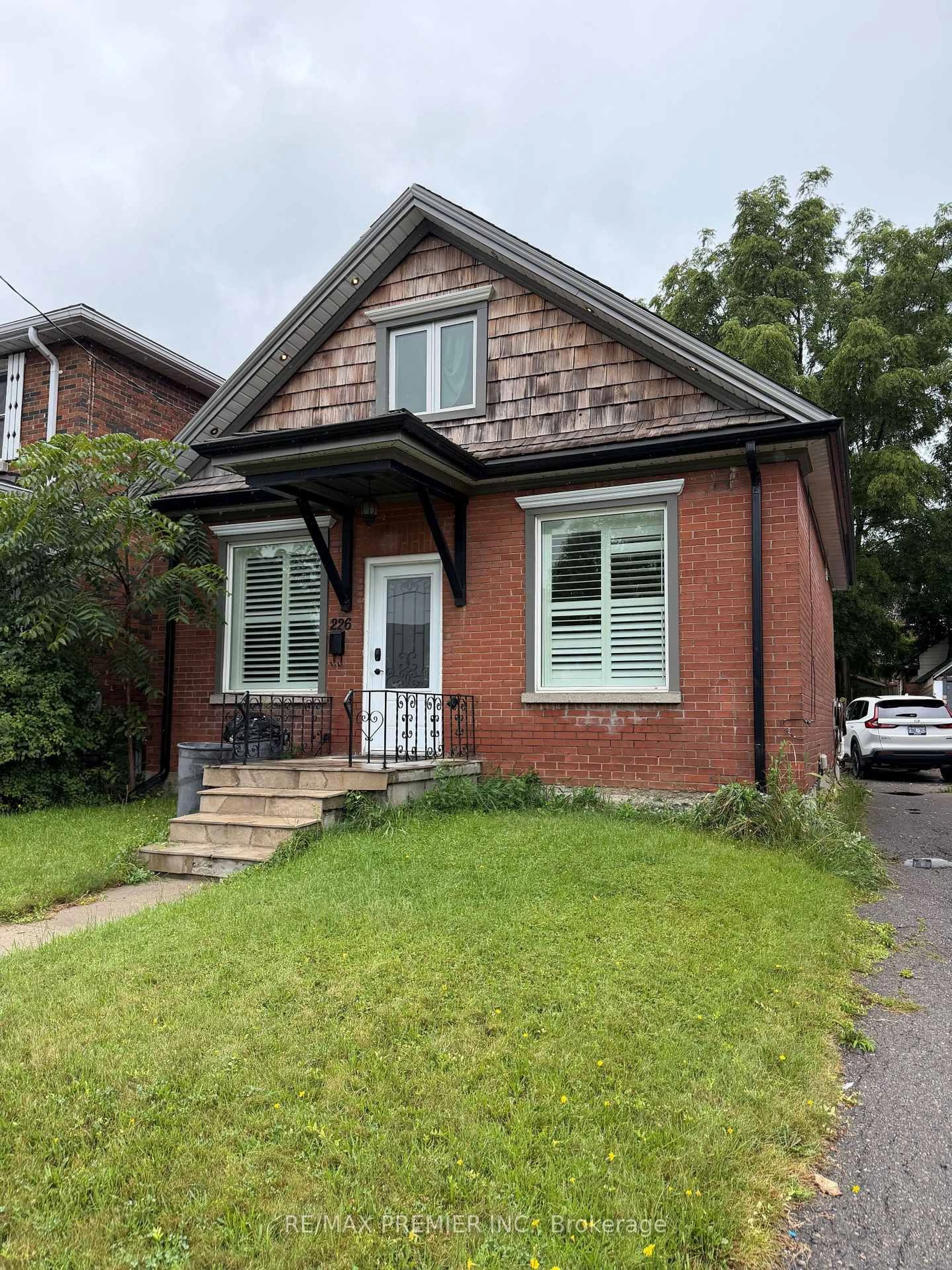 Home with brick exterior material, street for 226 Ritson Rd, Oshawa Ontario L1H 5H7