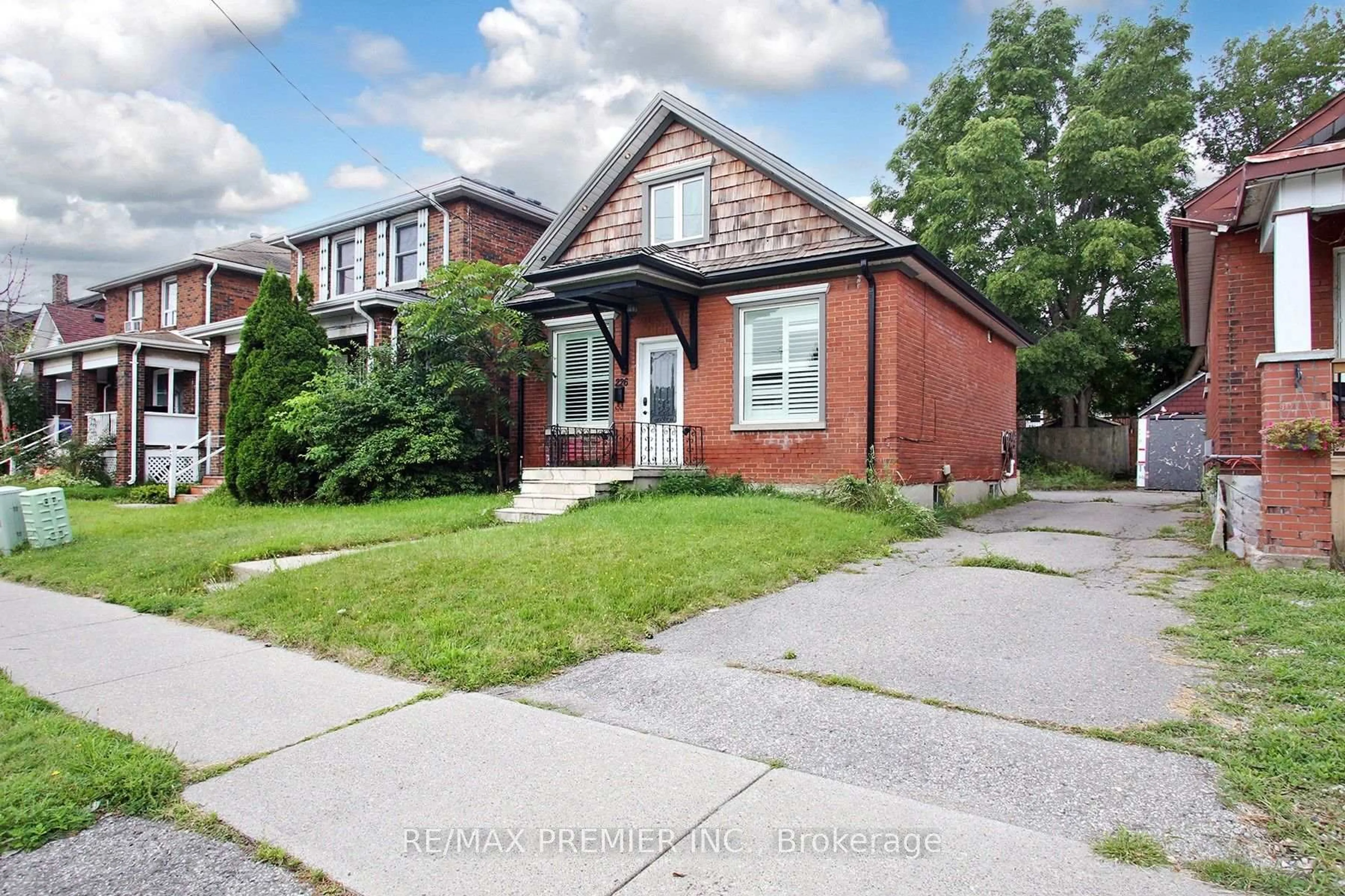 Home with brick exterior material, street for 226 Ritson Rd, Oshawa Ontario L1H 5H7