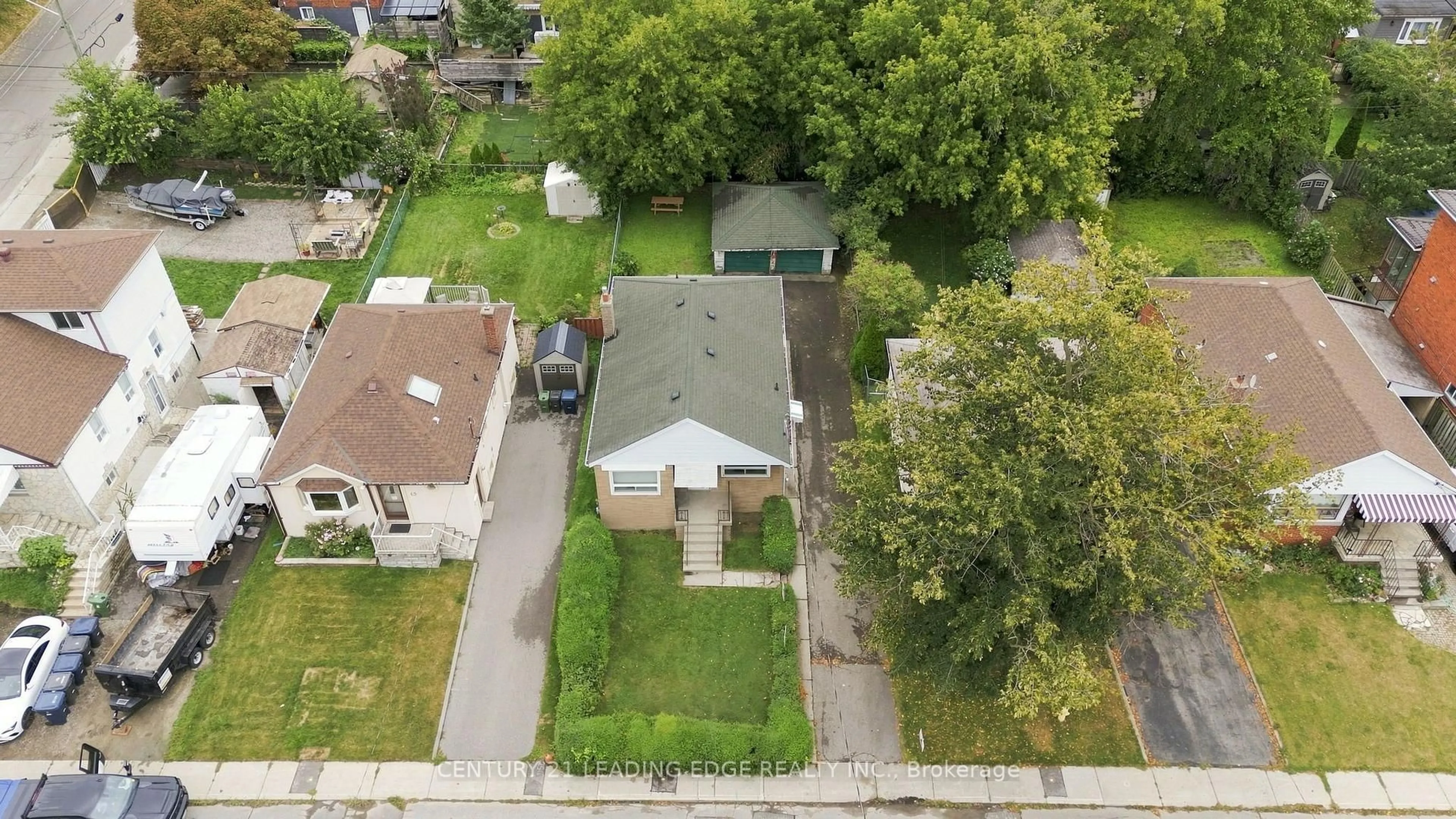 A pic from outside/outdoor area/front of a property/back of a property/a pic from drone, street for 67 Pitt Ave, Toronto Ontario M1L 2R3
