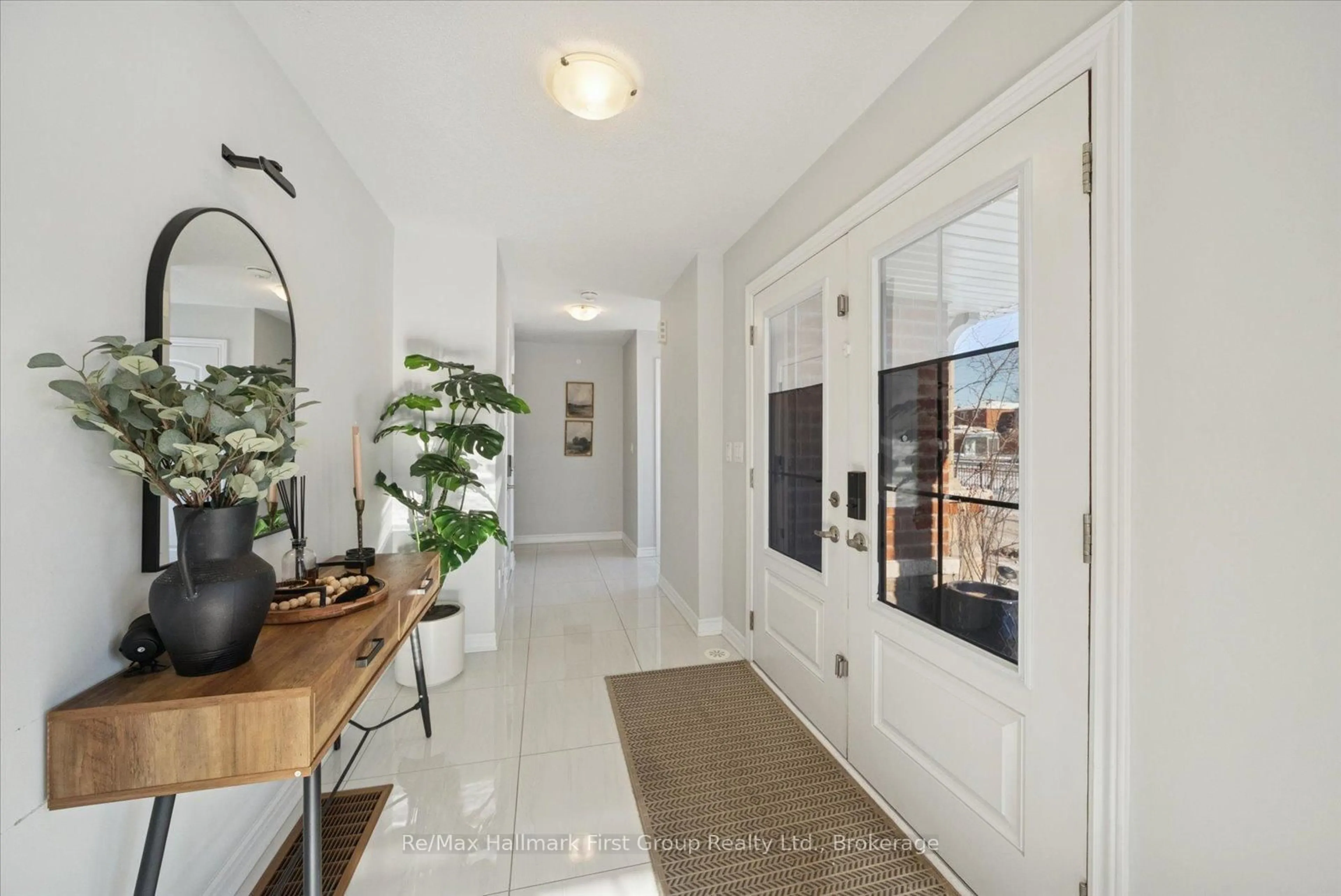 Indoor entryway for 40 Porcelain Way, Whitby Ontario L1R 0R6