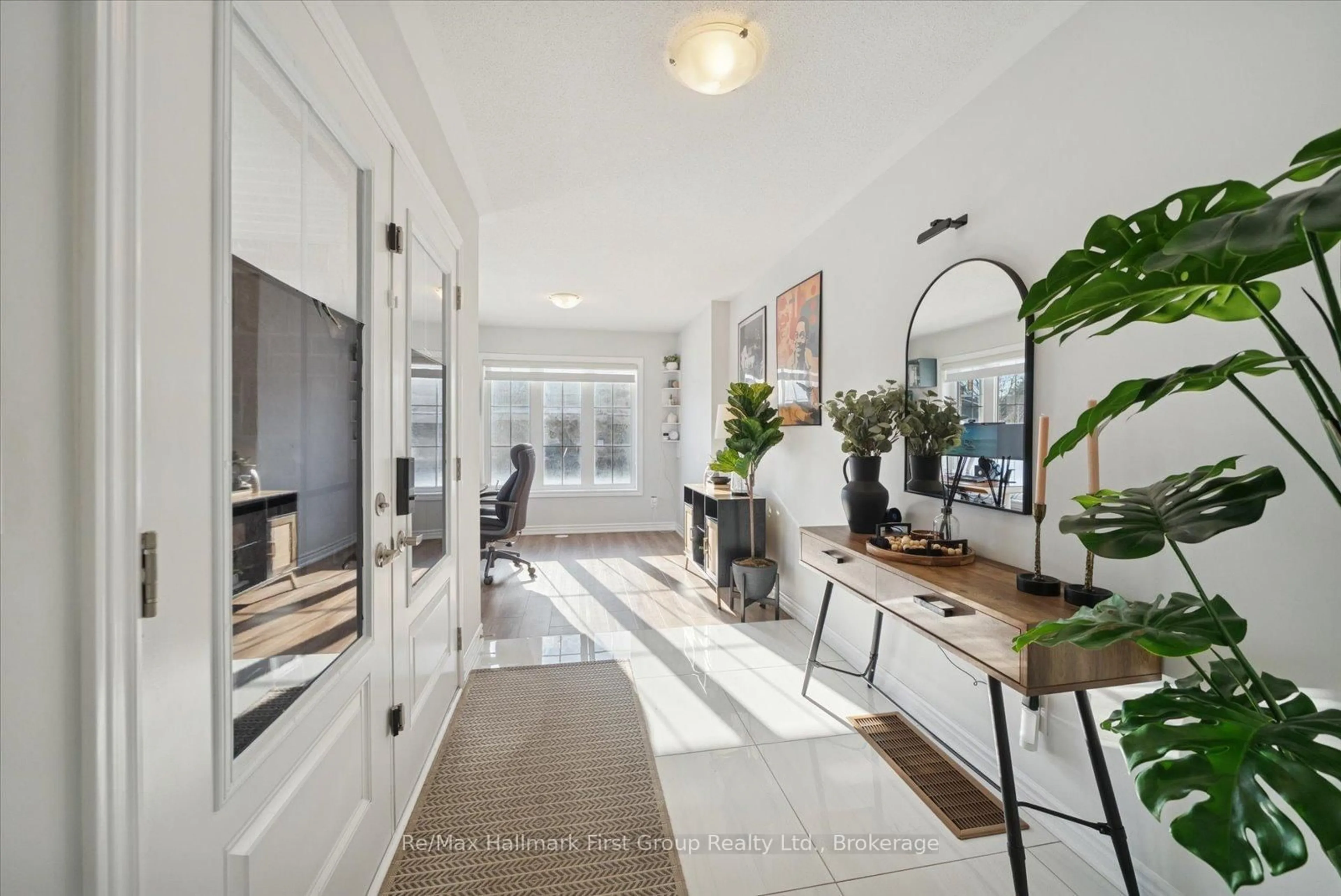Indoor entryway for 40 Porcelain Way, Whitby Ontario L1R 0R6