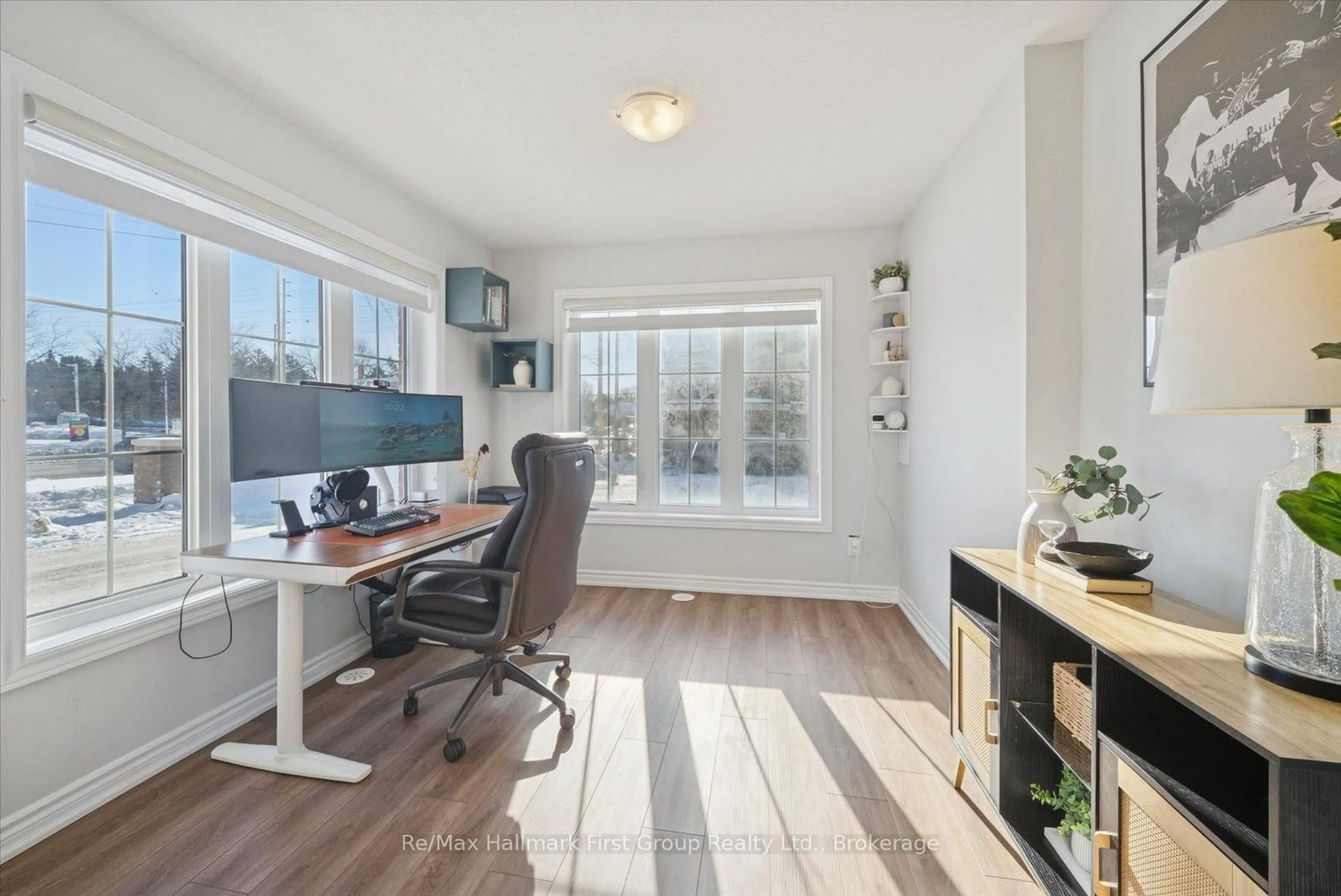 A pic of a room for 40 Porcelain Way, Whitby Ontario L1R 0R6