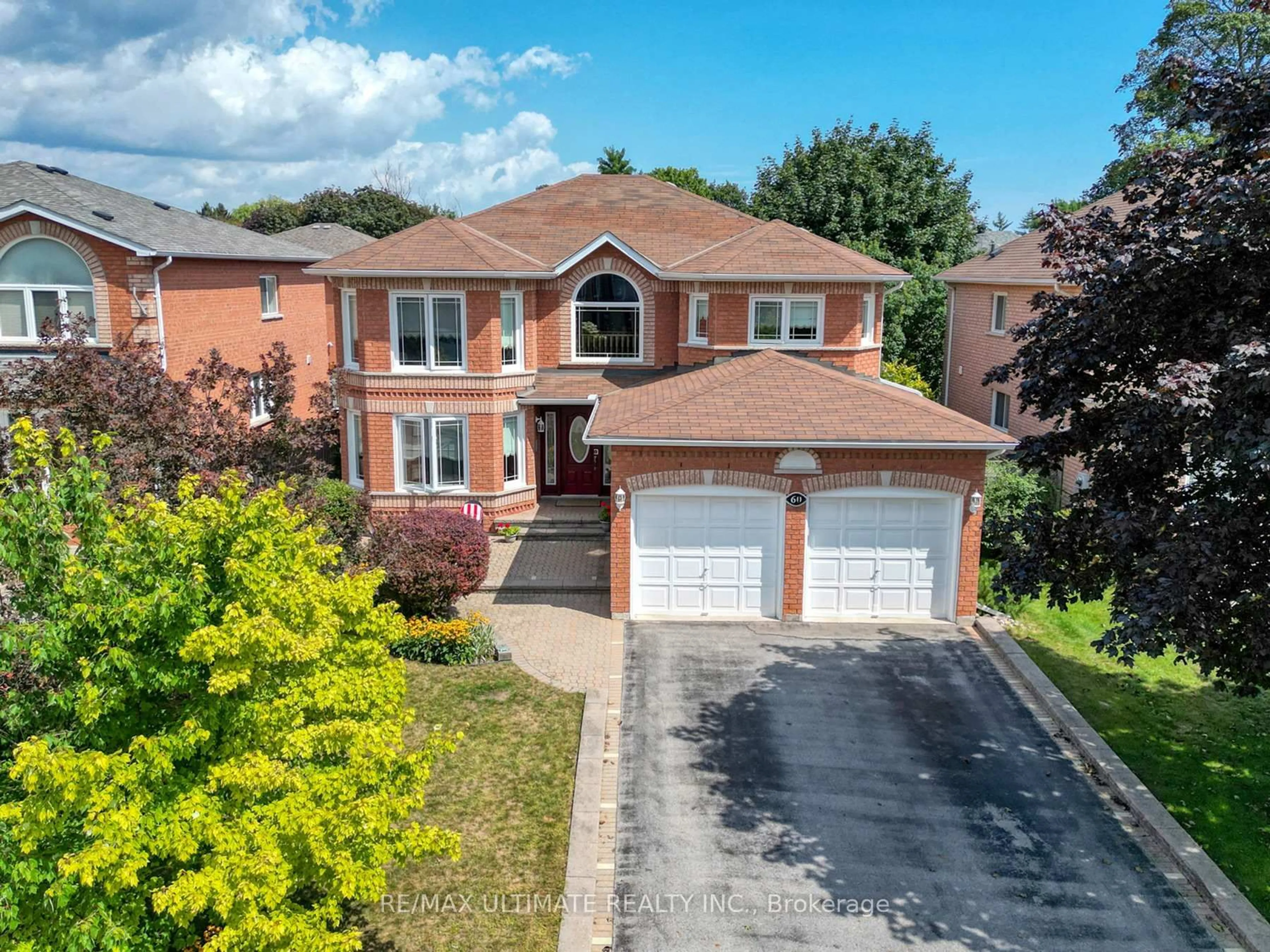 A pic from outside/outdoor area/front of a property/back of a property/a pic from drone, street for 60 Devonridge Cres, Toronto Ontario M1C 5B1