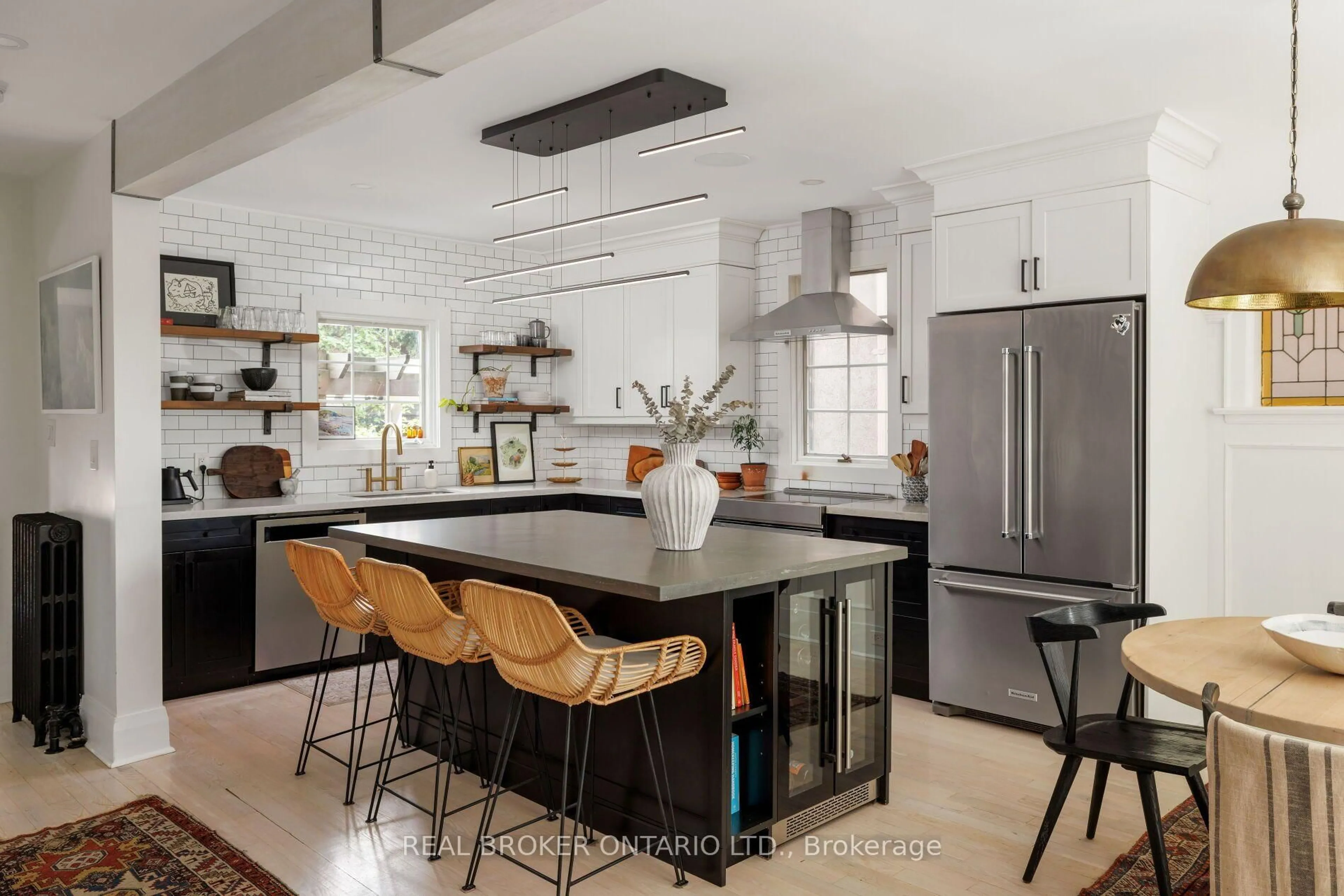 Open concept kitchen, ceramic/tile floor for 39 Beechwood Dr, Toronto Ontario M4K 3H7